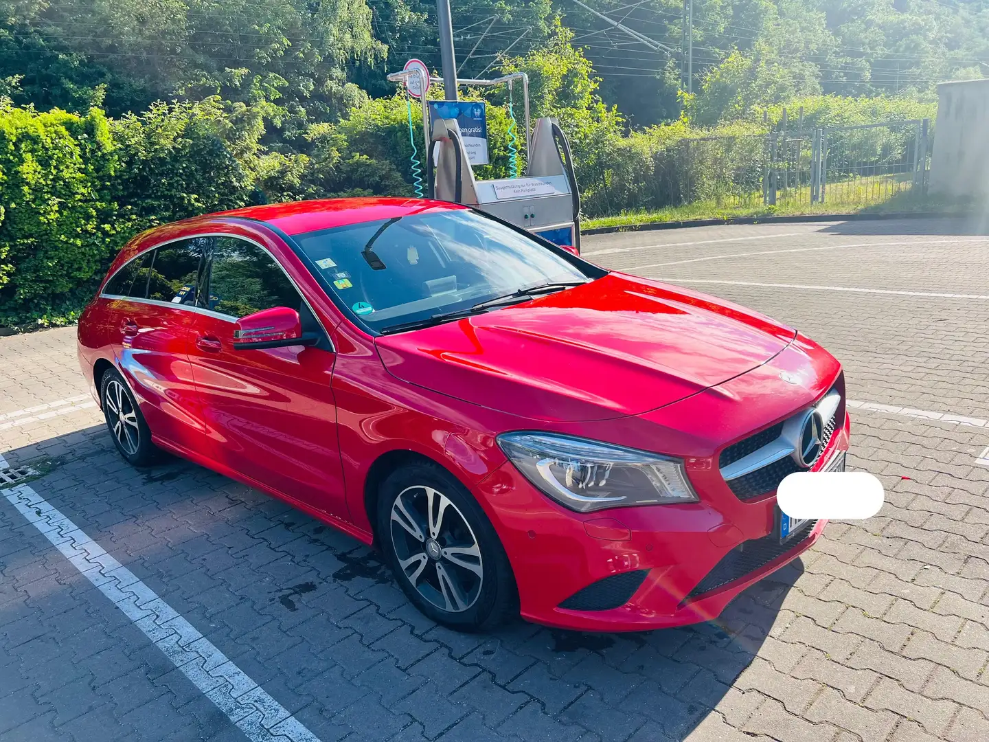 Mercedes-Benz CLA 200 CLA Shooting Brake Diesel Shooting Brake (CDI) d 7 Red - 1