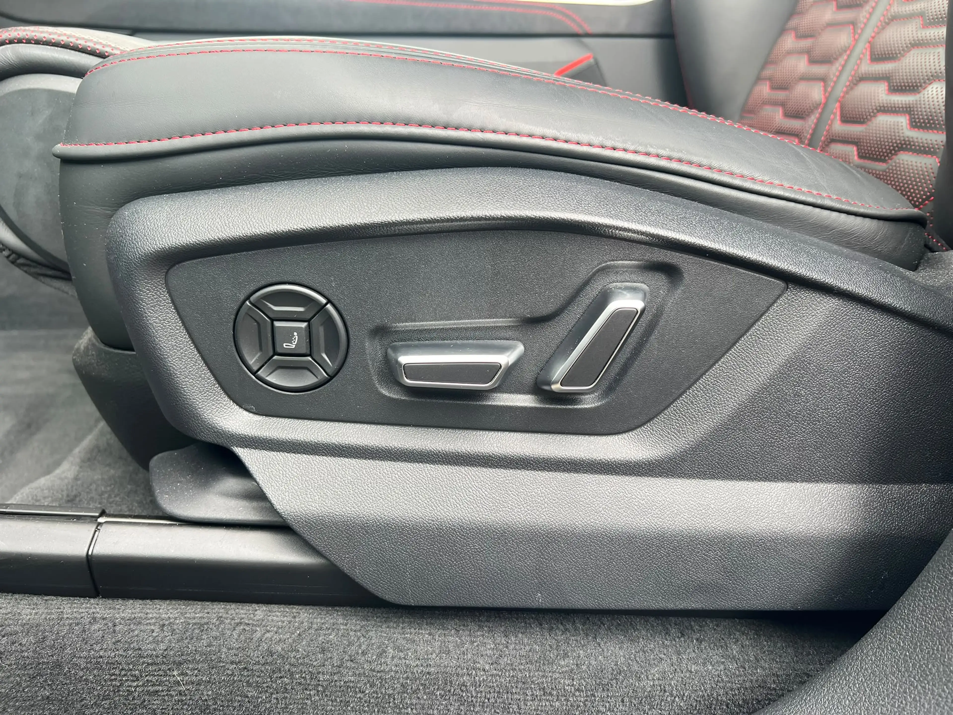 Audi RS Q8 Q8 TFSI quattro tiptronic Performance — photo 15