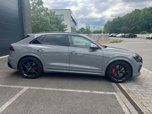 Audi RSQ8 view 9
