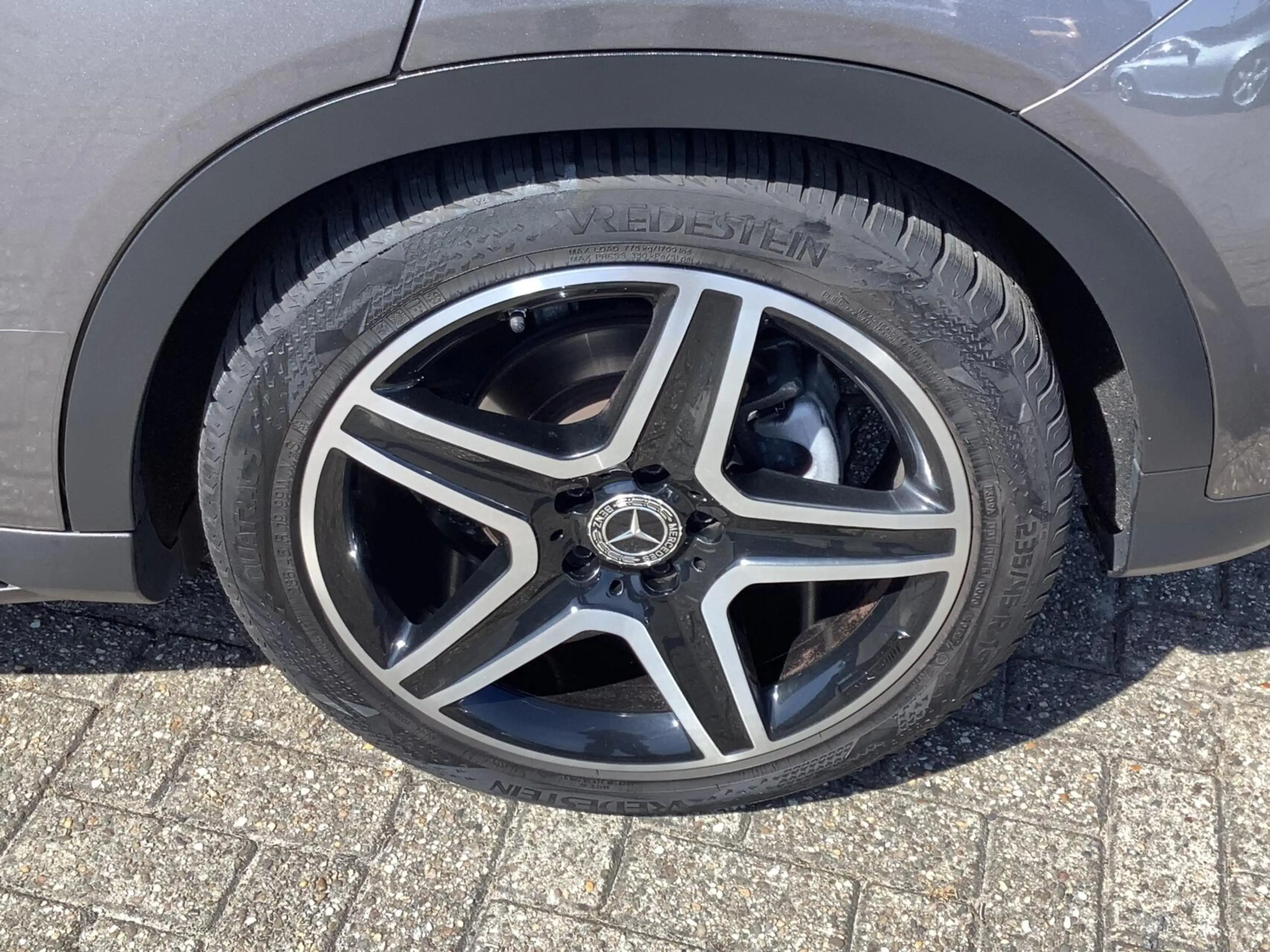 Mercedes-Benz GLA 180 Business Solution AMG Limited Panorama dak — photo 15