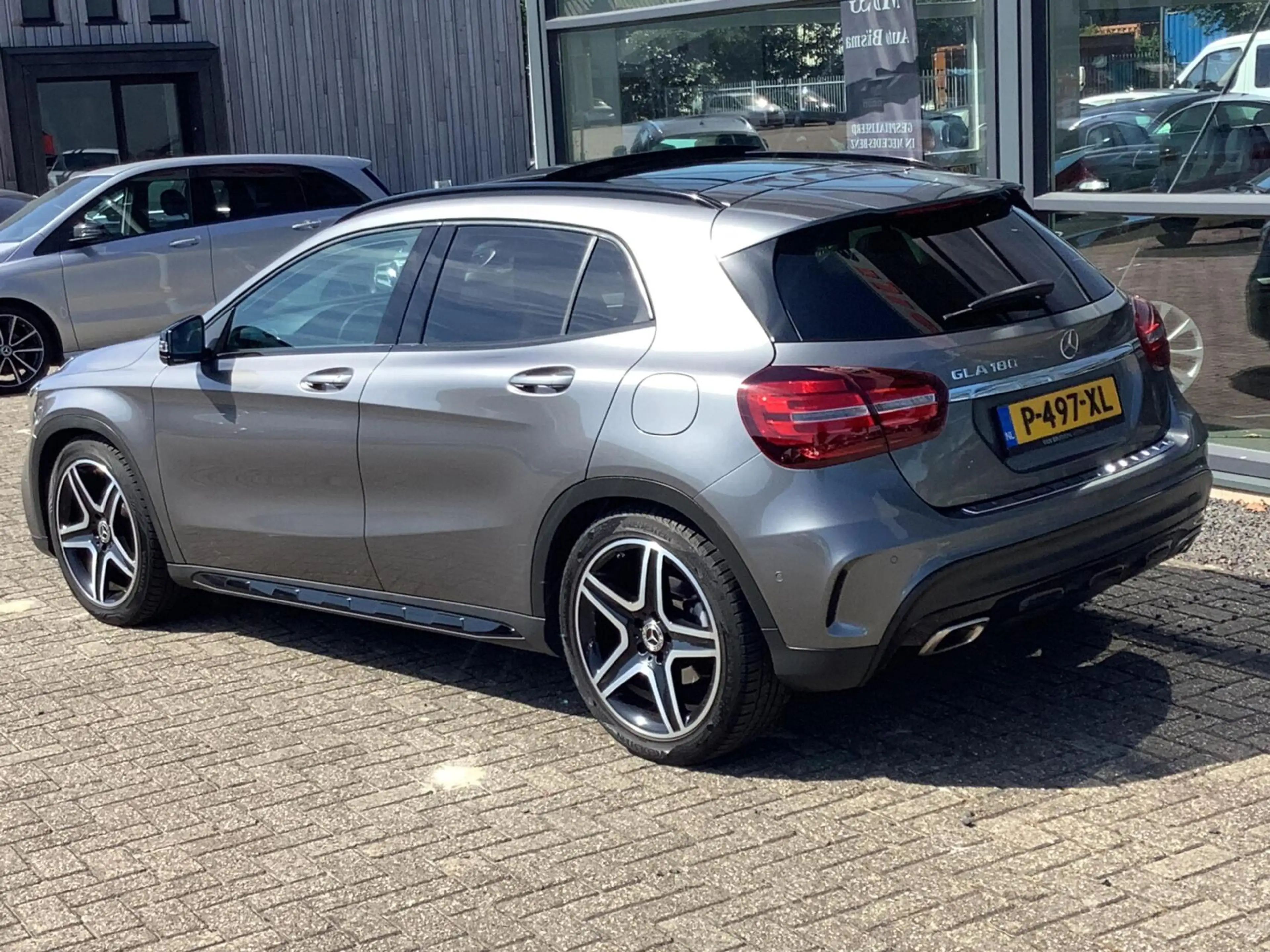 Mercedes-Benz GLA 180 Business Solution AMG Limited Panorama dak — photo 11