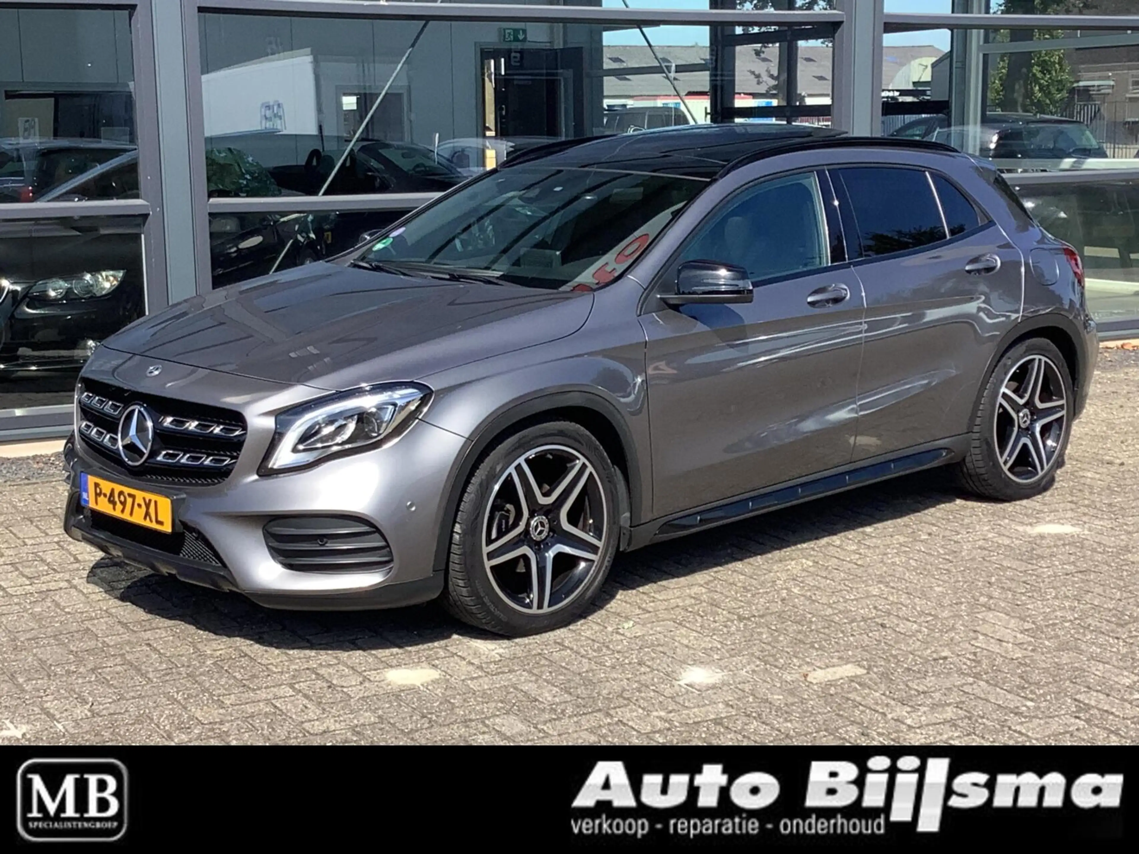 Mercedes-Benz GLA 180 Business Solution AMG Limited Panorama dak