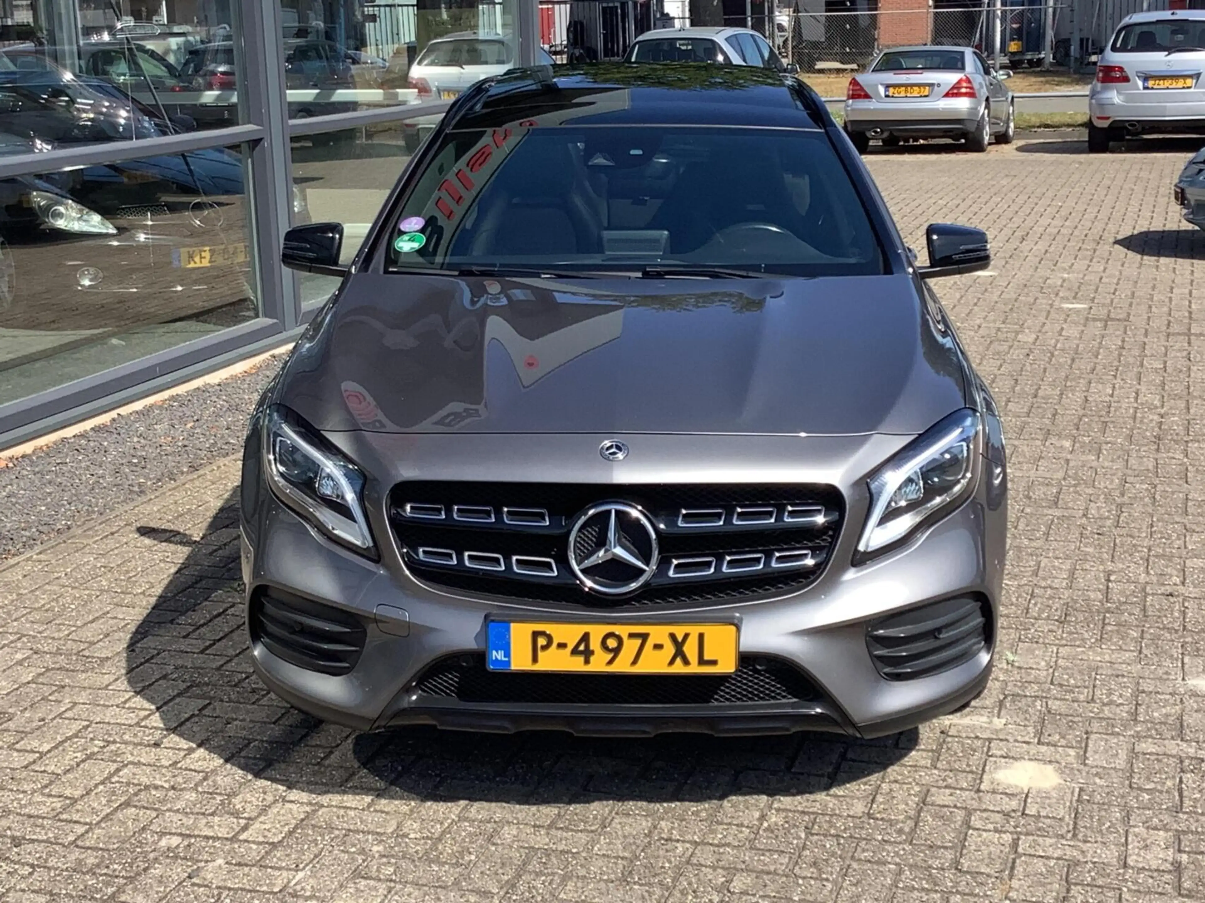 Mercedes-Benz GLA 180 Business Solution AMG Limited Panorama dak — photo 3