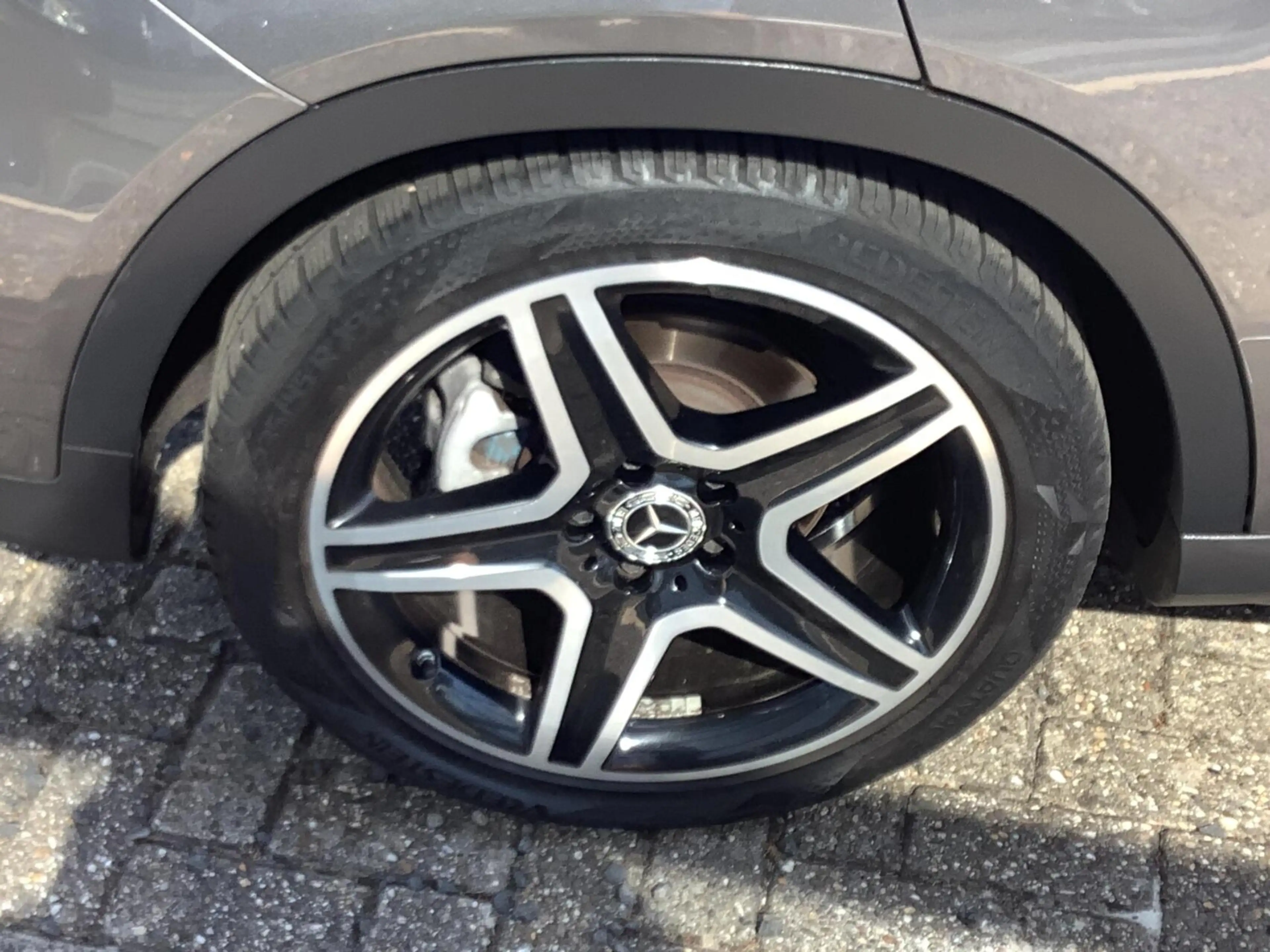 Mercedes-Benz GLA 180 Business Solution AMG Limited Panorama dak — photo 9