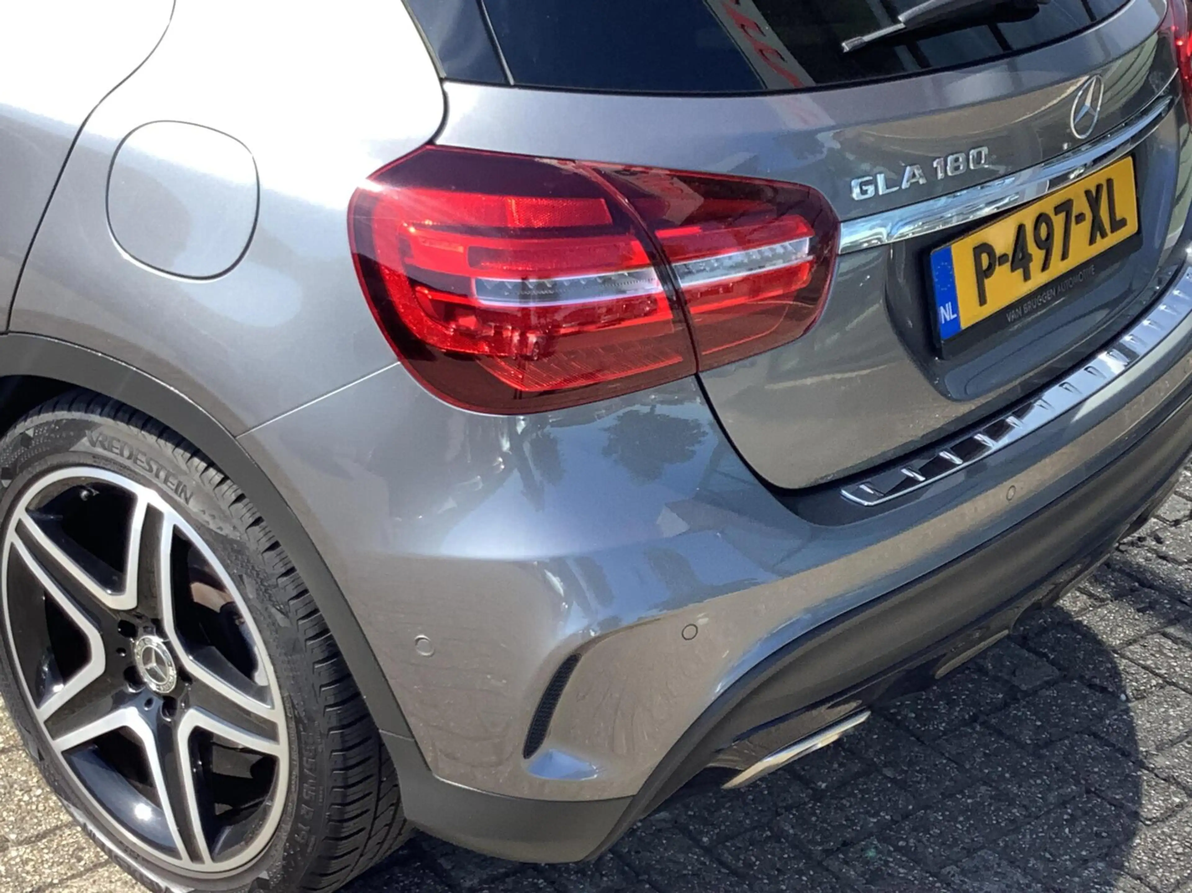 Mercedes-Benz GLA 180 Business Solution AMG Limited Panorama dak — photo 12