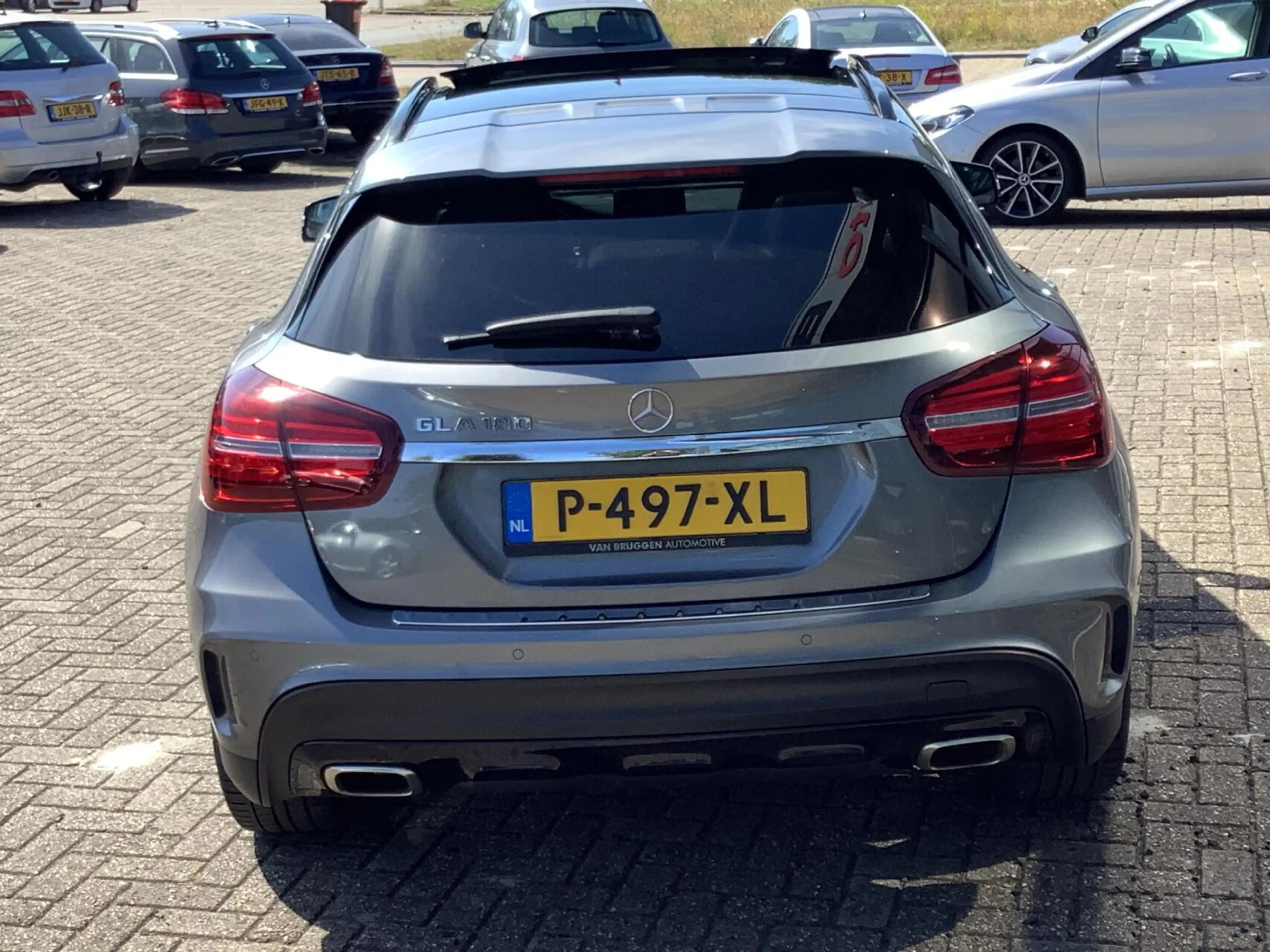 Mercedes-Benz GLA 180 Business Solution AMG Limited Panorama dak — photo 10