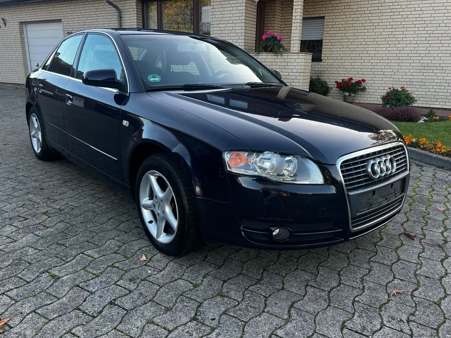 Audi A4 Lim. 1.9 TDI Bleu - 1