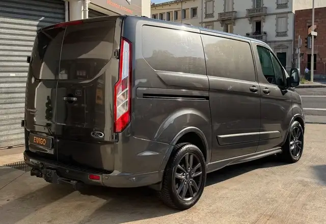Ford Transit view 3