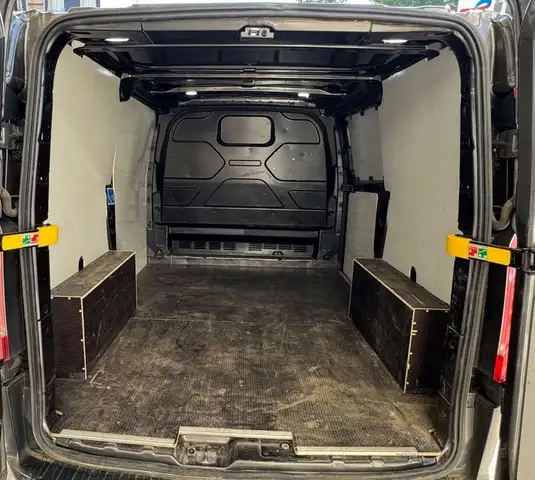 Ford Transit view 9