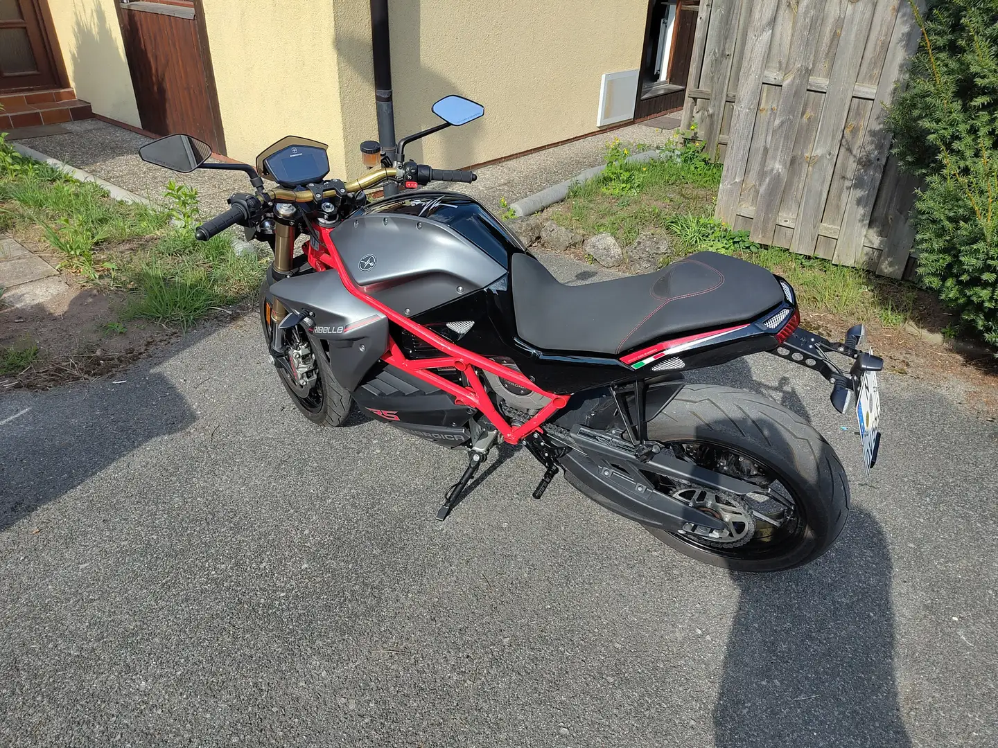 Energica Eva Ribelle Grau - 2