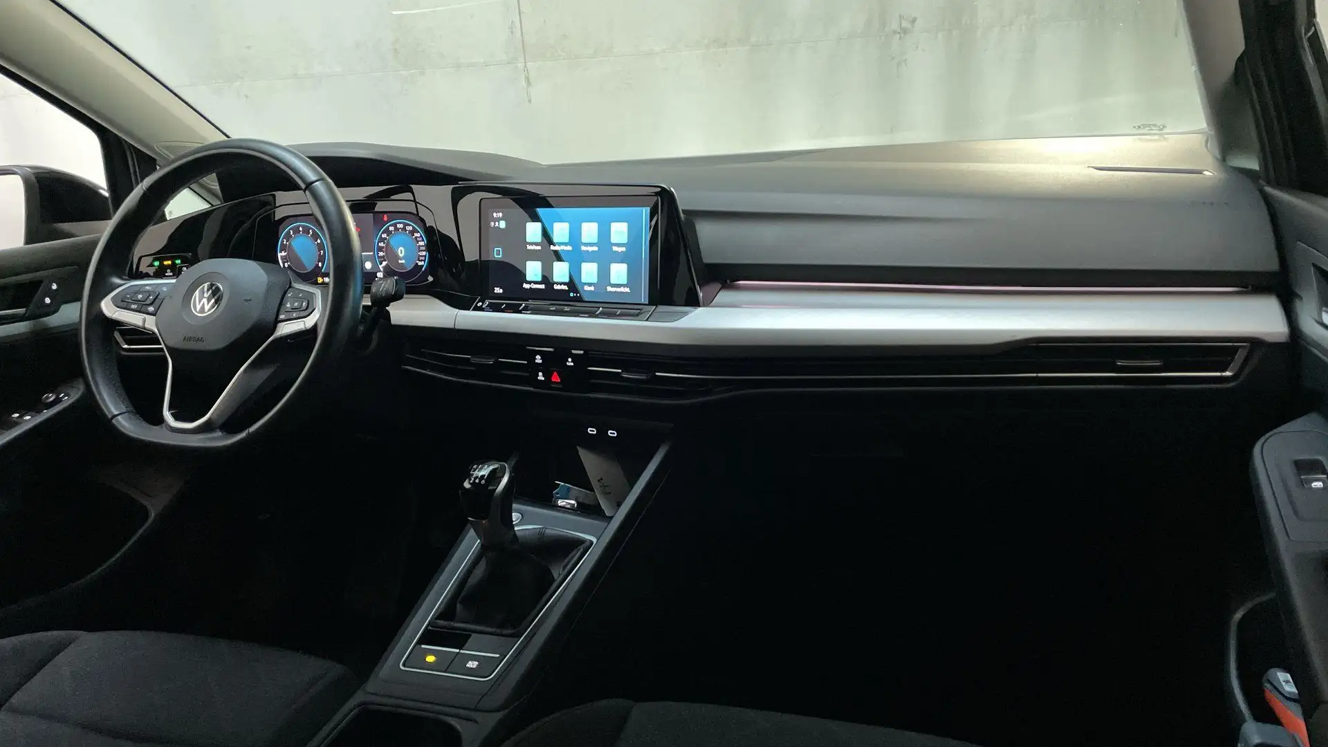 Volkswagen Golf Variant 1.0 TSI 110pk Life Camera Navigatie App-Connect Vi Zwart - 2