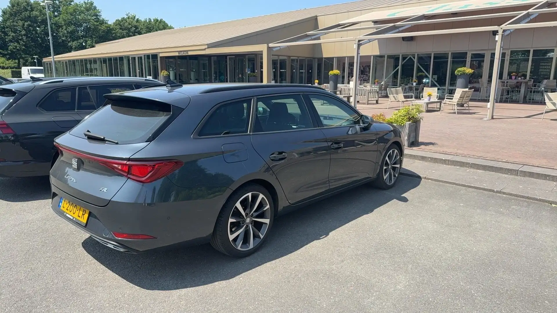 SEAT Leon Sportstourer 1.5 eTSI 150pk FR Business Intense DS Grijs - 2