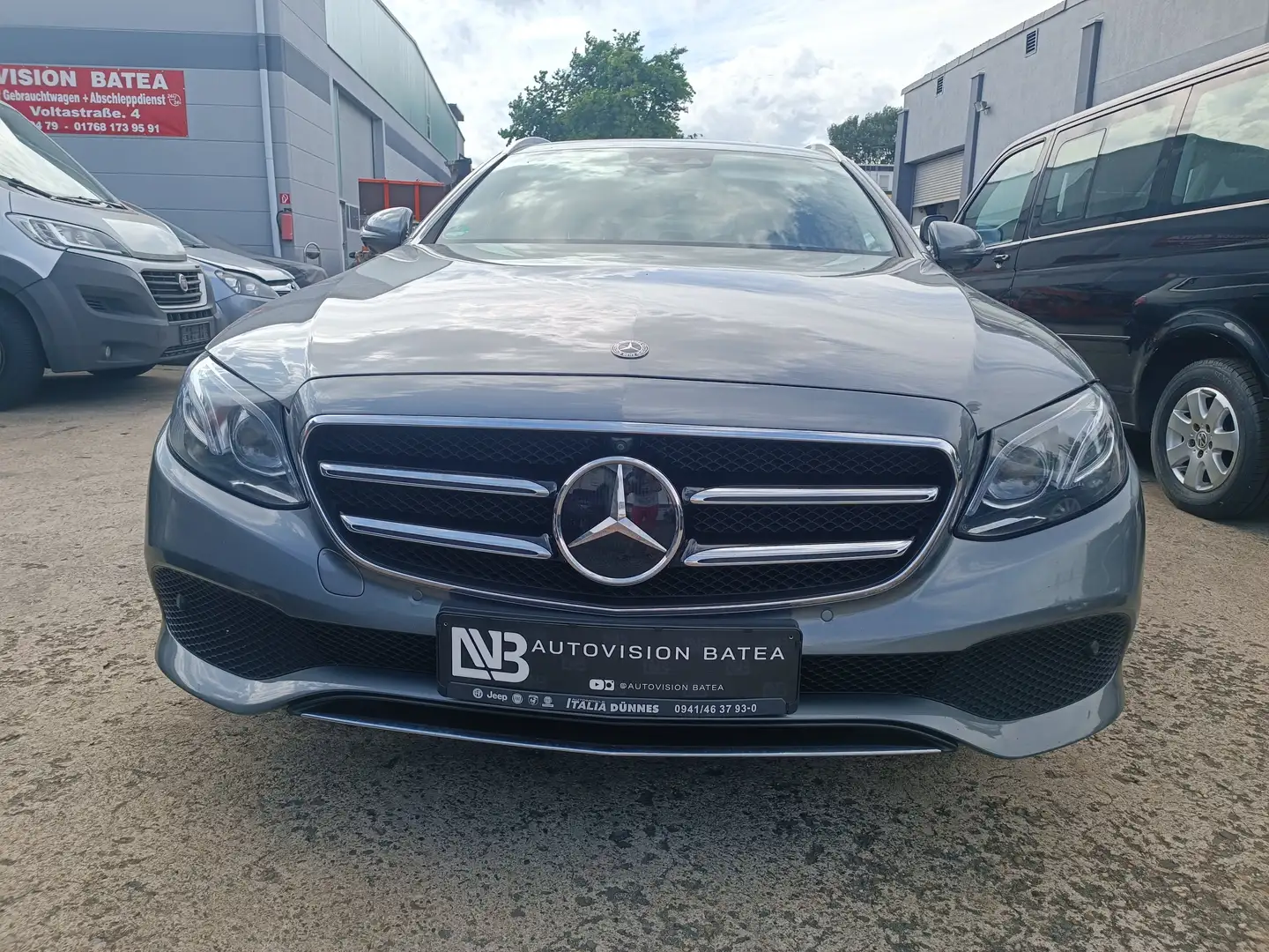 Mercedes-Benz E 300 de T 9G-TRONIC Avantgarde,WIDE,NAVI,AHK,KAMERA,PDC Grijs - 2
