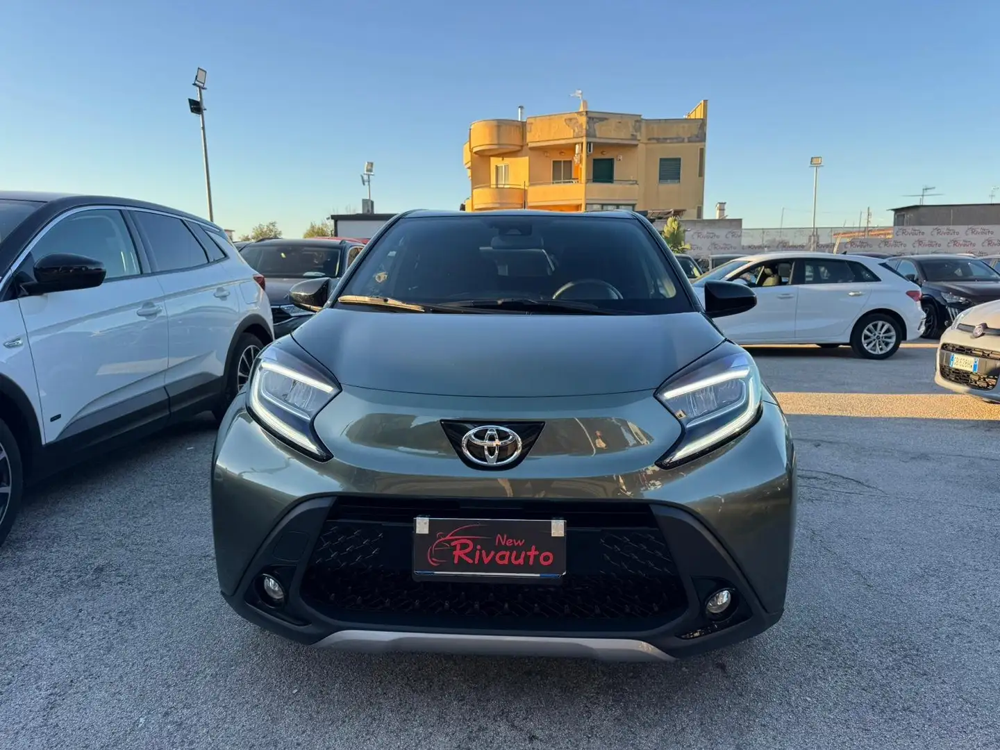 Toyota Aygo X Aygo X 1.0 Undercover 72cv Verde - 1