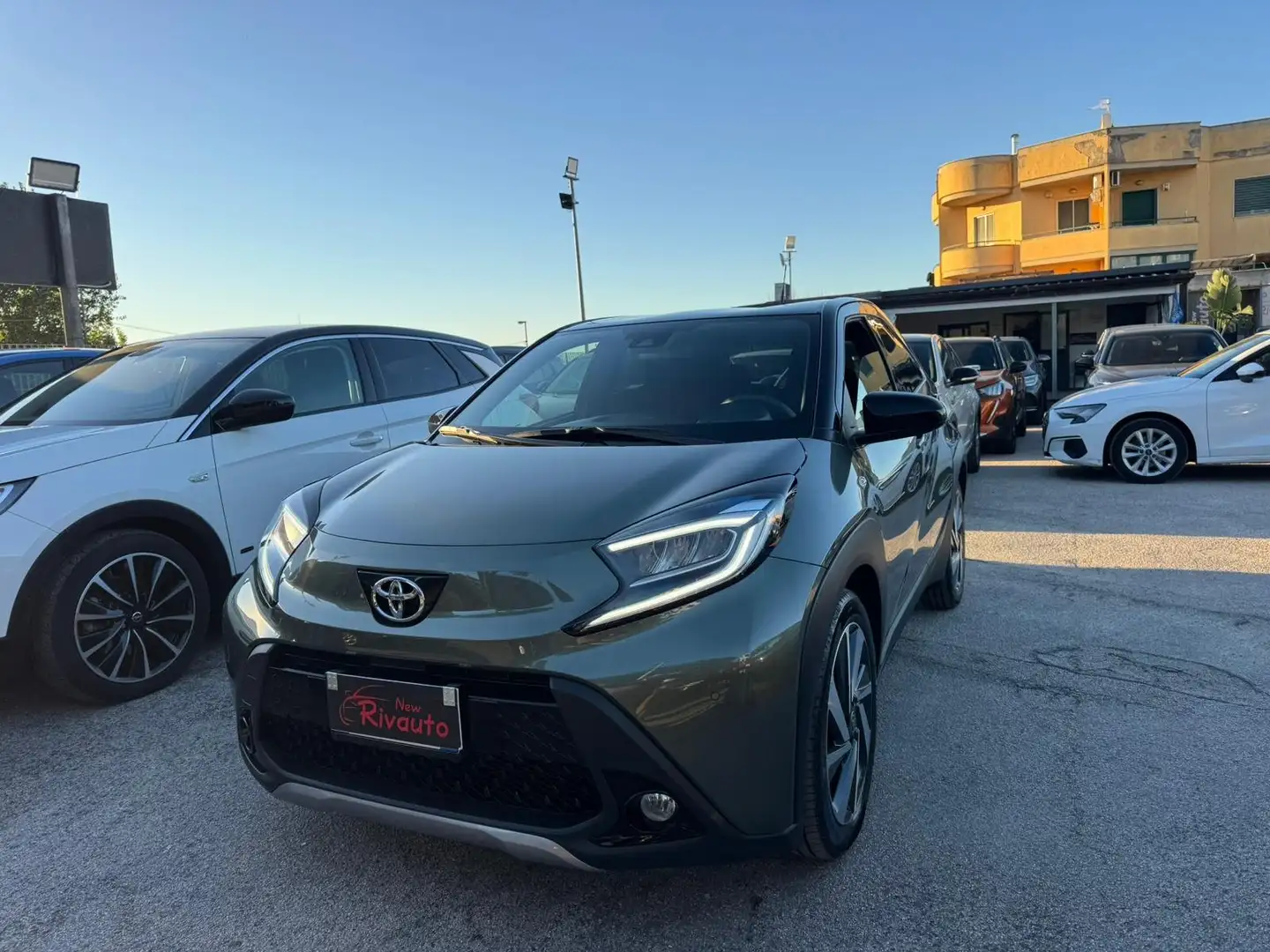 Toyota Aygo X Aygo X 1.0 Undercover 72cv Verde - 2