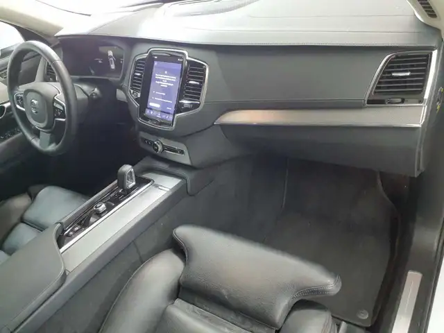 Volvo XC90 view 9