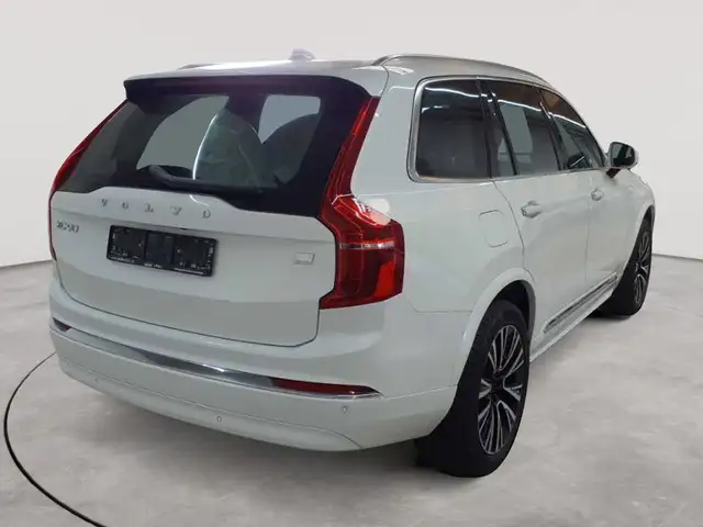 Volvo XC90 view 4