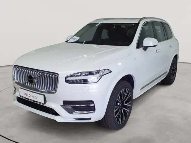 Volvo XC90 view 2