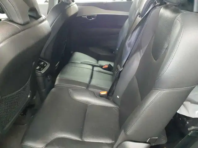 Volvo XC90 view 13