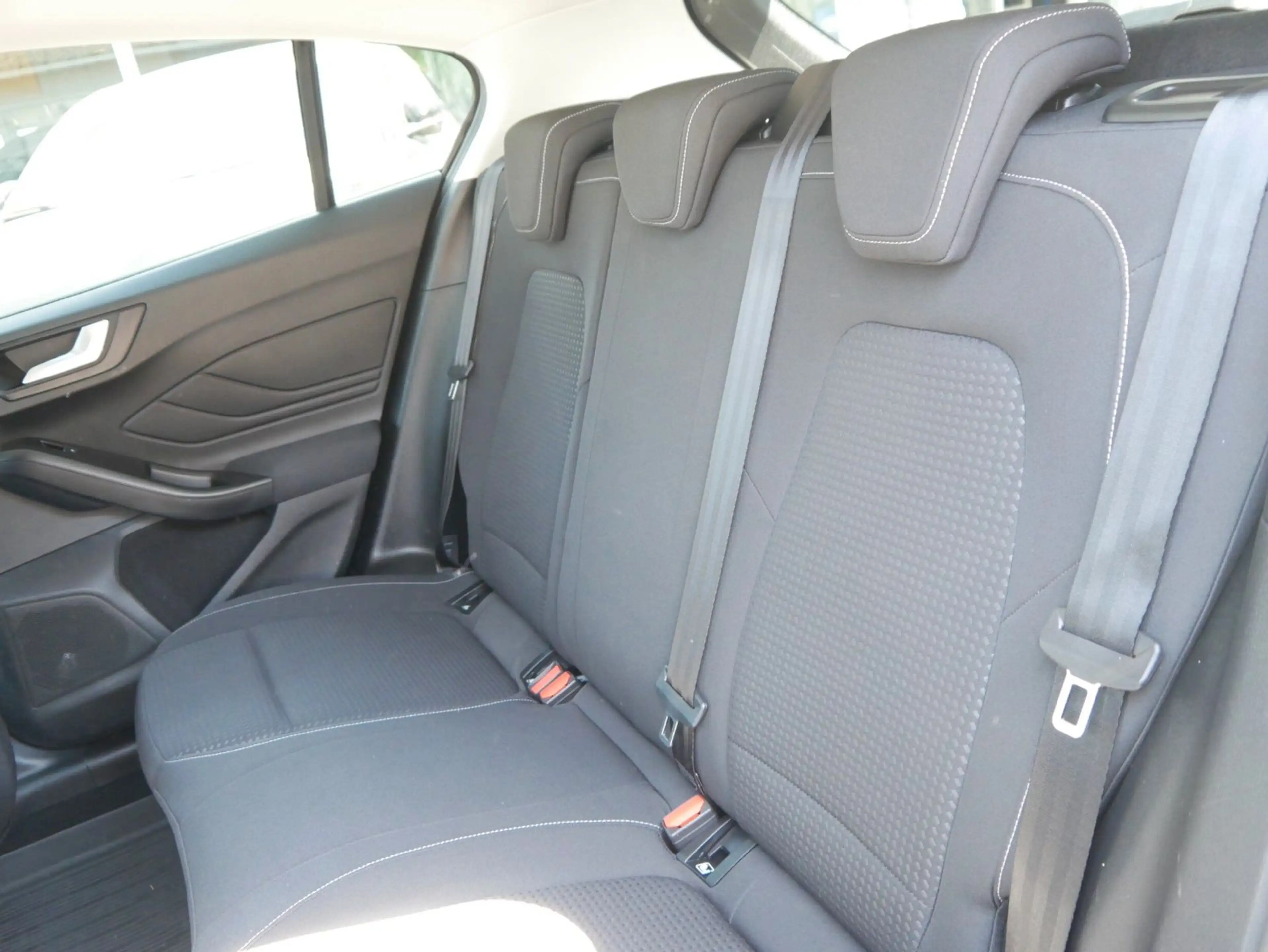 Ford Focus Cool & Connect 5-türig + Winter + Navi — photo 5