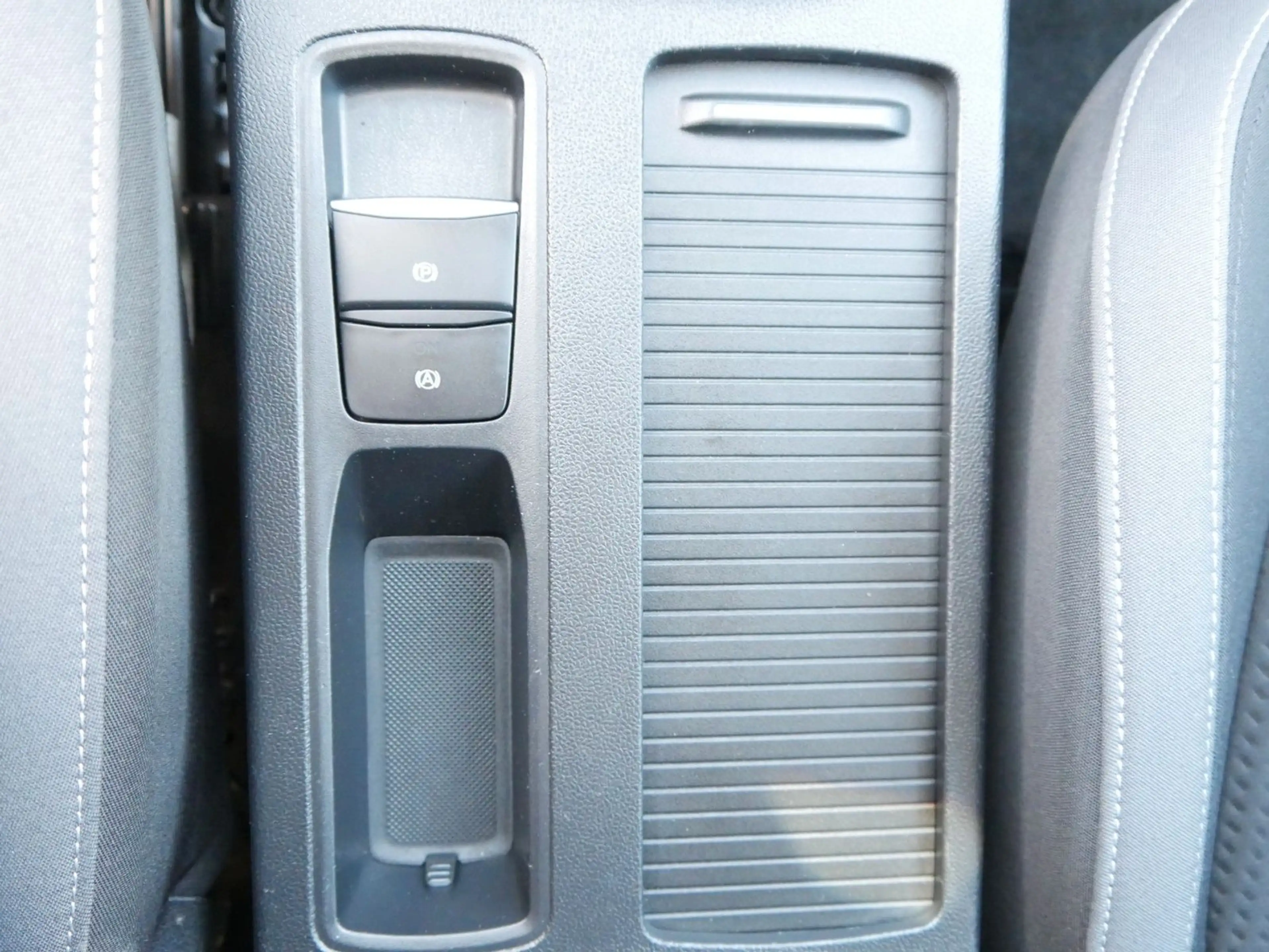 Ford Focus Cool & Connect 5-türig + Winter + Navi — photo 13