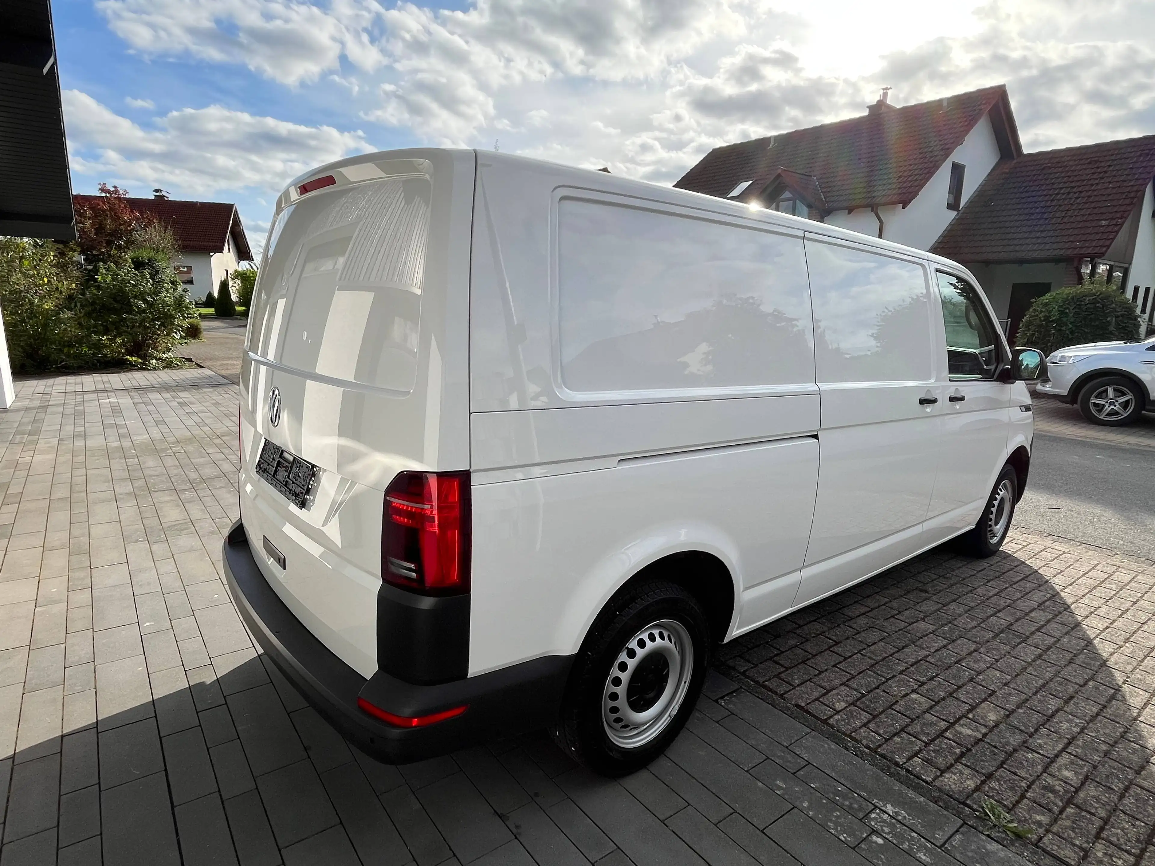 Volkswagen T6.1 Transporter Lang 150Ps Klima LED Navi SH VW-Scheckheft 87Tkm MwSt — photo 4