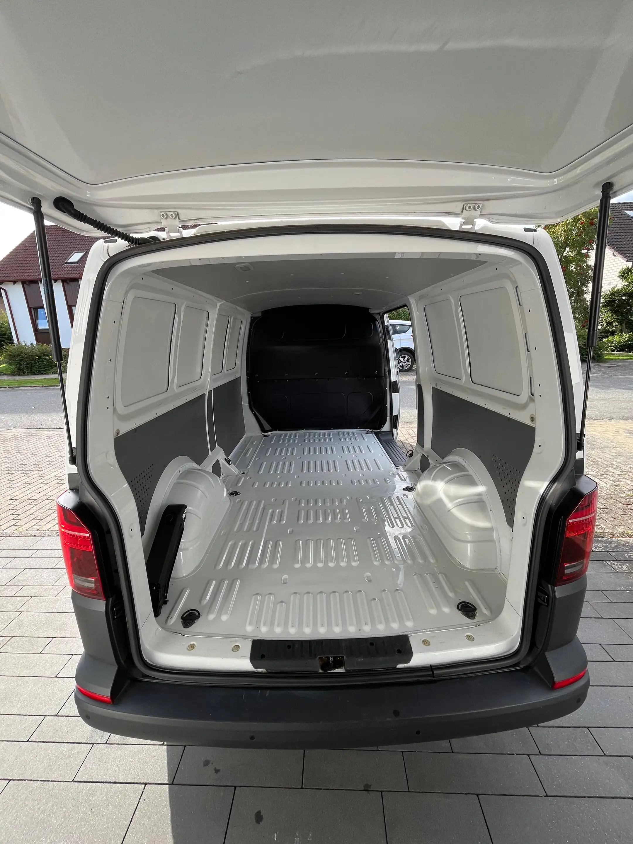 Volkswagen T6.1 Transporter Lang 150Ps Klima LED Navi SH VW-Scheckheft 87Tkm MwSt — photo 8