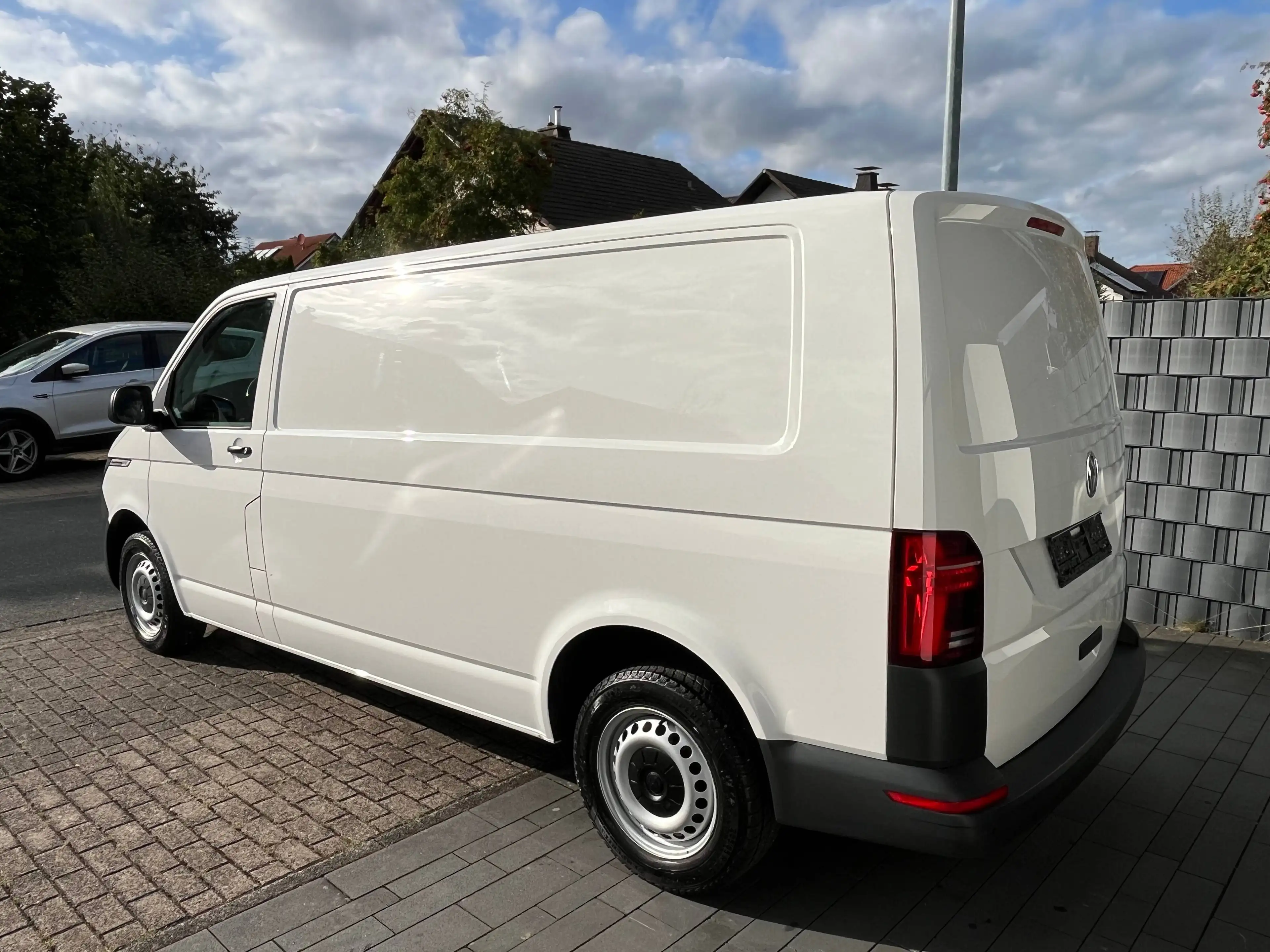 Volkswagen T6.1 Transporter Lang 150Ps Klima LED Navi SH VW-Scheckheft 87Tkm MwSt — photo 3