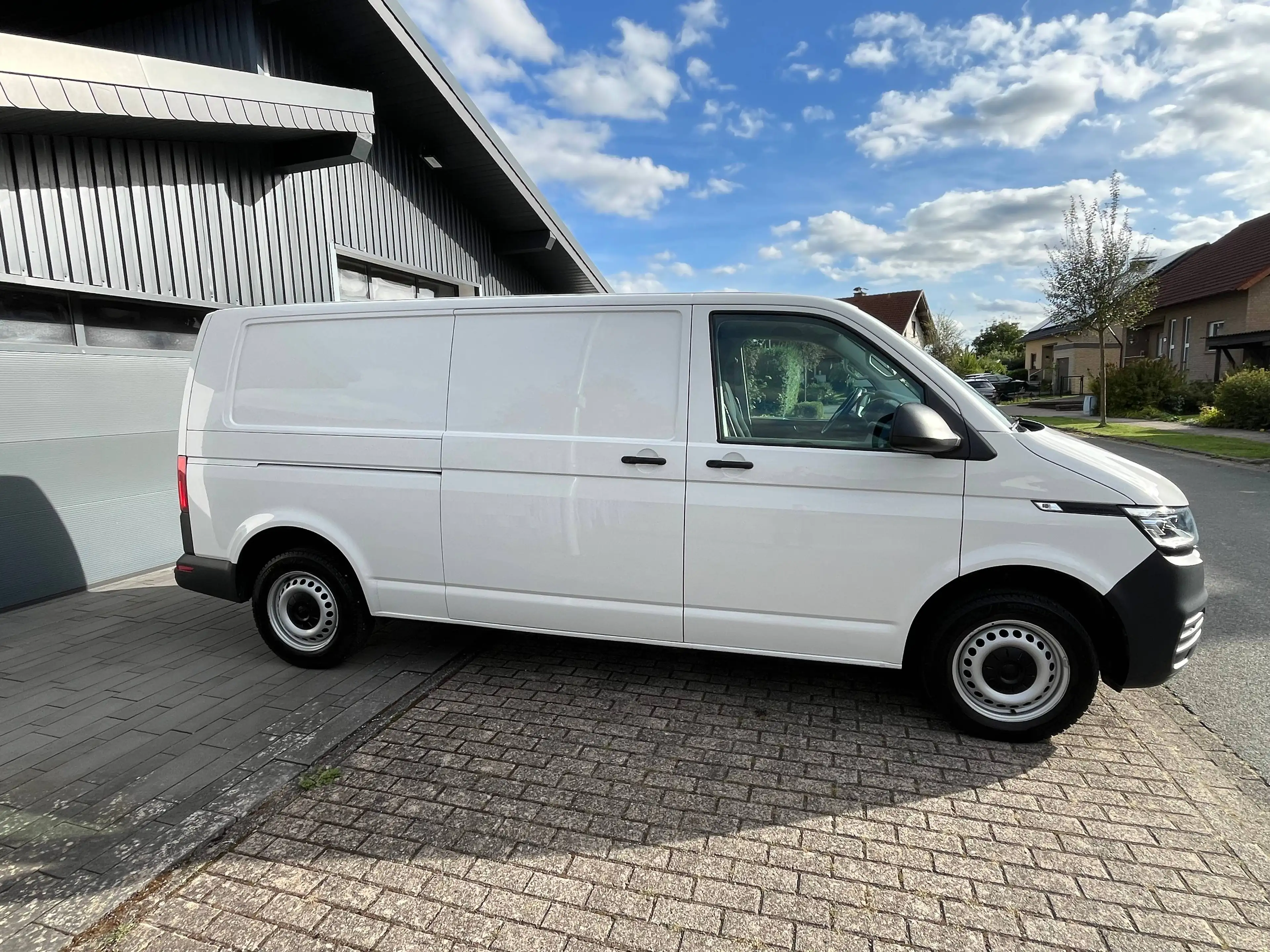 Volkswagen T6.1 Transporter Lang 150Ps Klima LED Navi SH VW-Scheckheft 87Tkm MwSt — photo 5