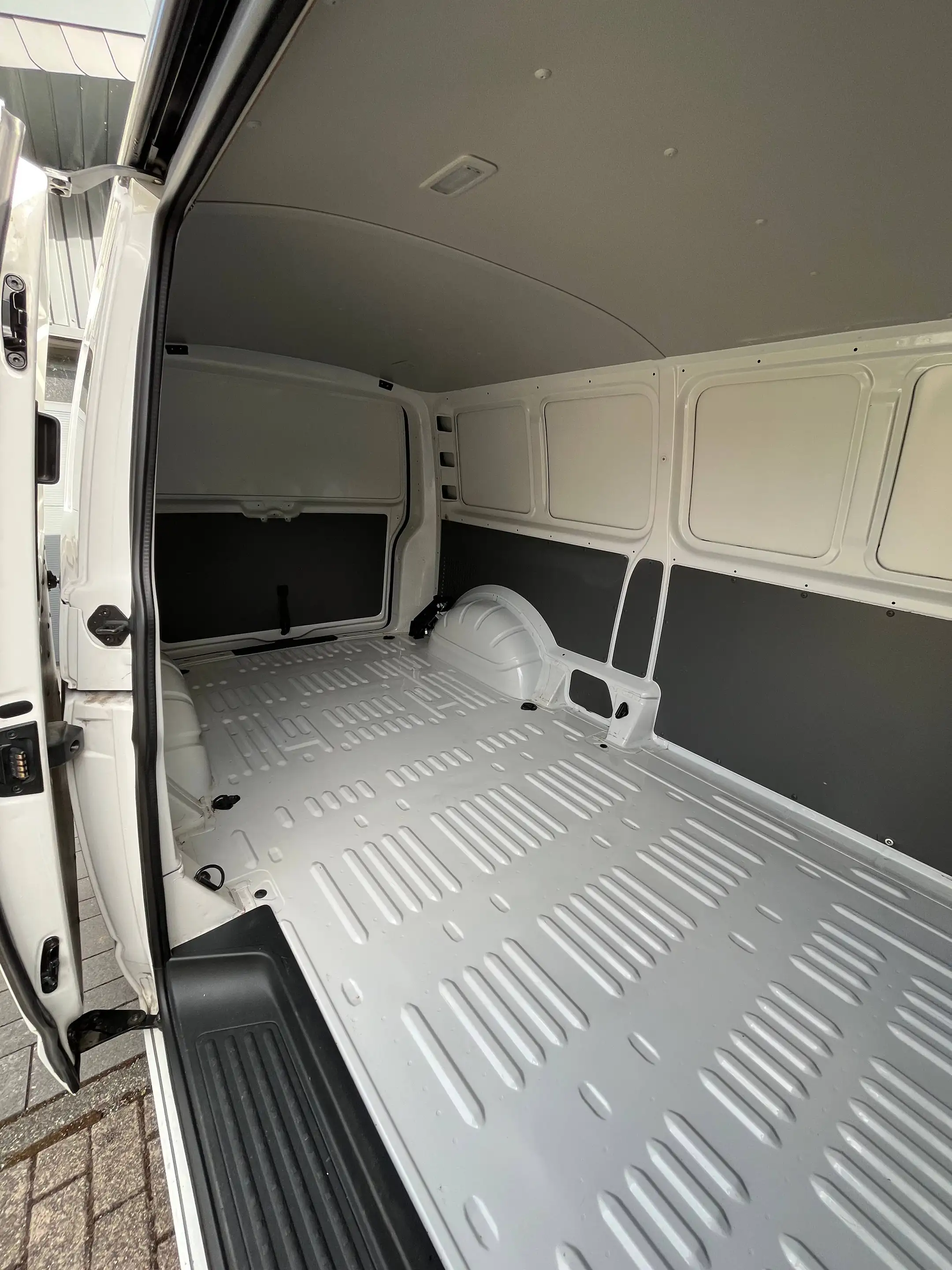 Volkswagen T6.1 Transporter Lang 150Ps Klima LED Navi SH VW-Scheckheft 87Tkm MwSt — photo 7
