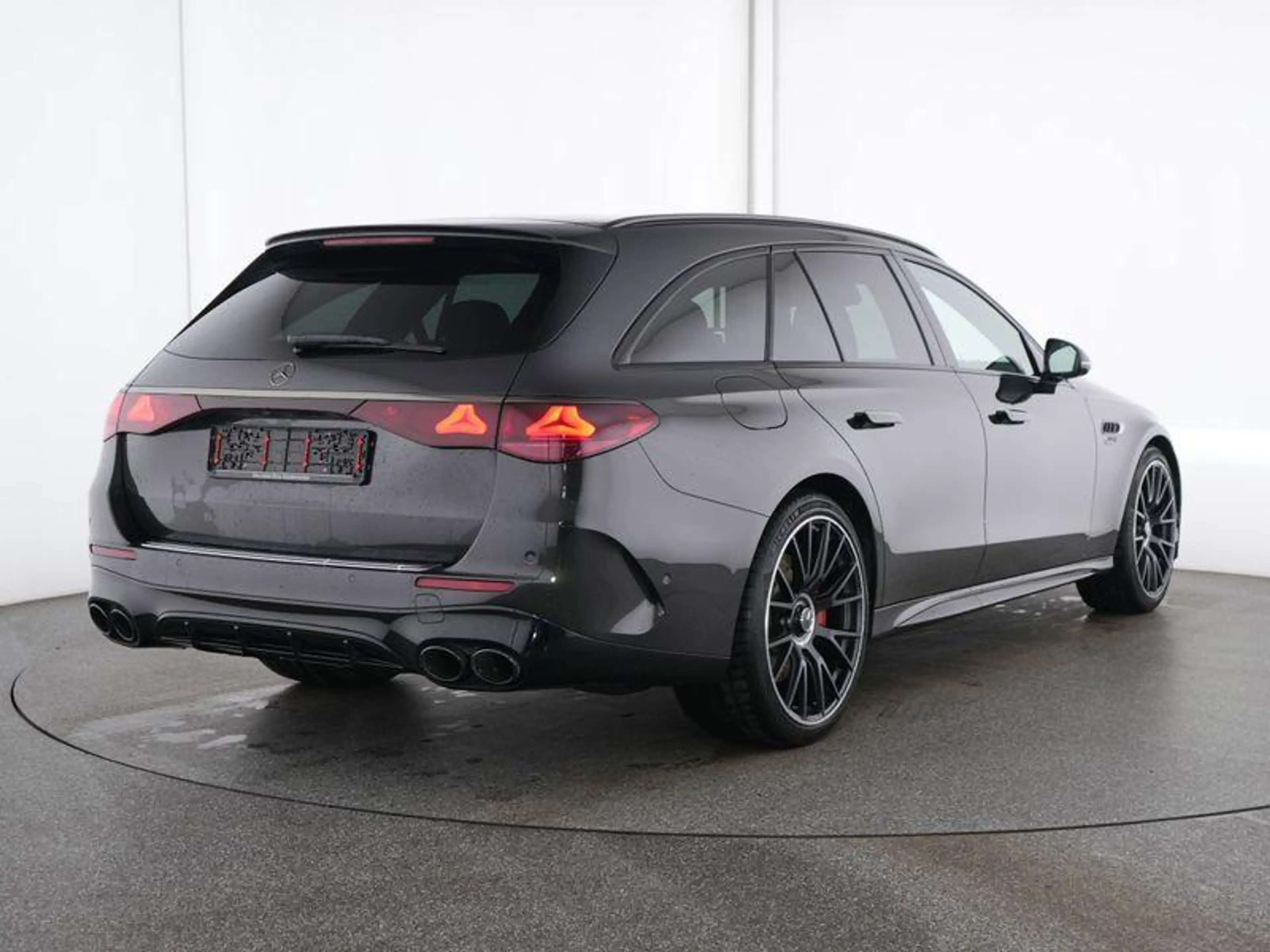 Mercedes-Benz E 53 AMG Break HYBRID 4MATIC+ +PANO+BURMESTER+AMG DYNAMIC P — photo 2