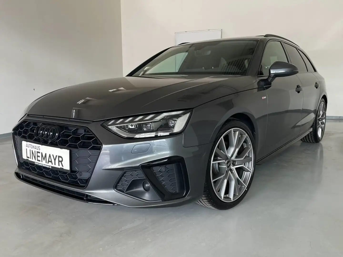 Audi A4 Avant 35 TDI S line -Competition Paket Matrix Grau - 1