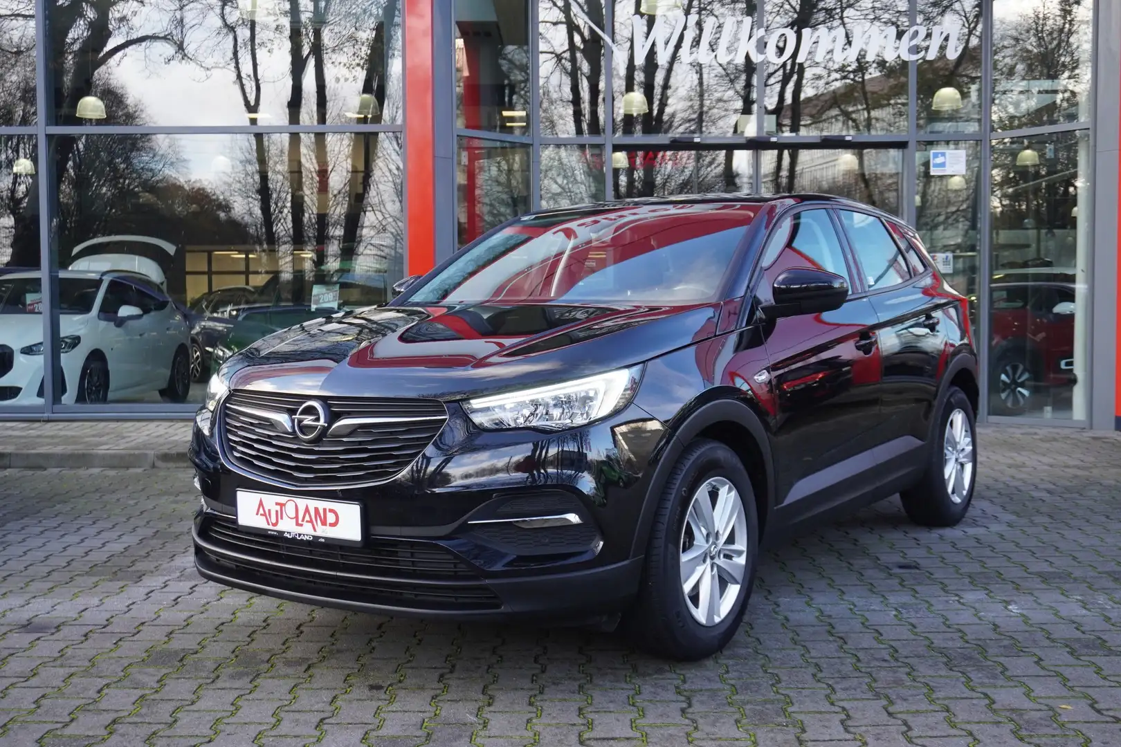 Opel Grandland 1.2 Edition Klima Sitzheizung LED PDC Schwarz - 2