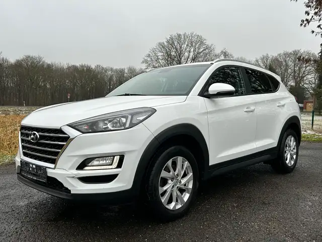 Hyundai TUCSON 1.6 2WD Navi Kamera PDC Klimaauto.