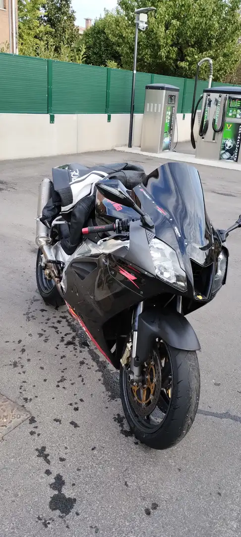 Aprilia RSV 1000 R Factory Black - 1