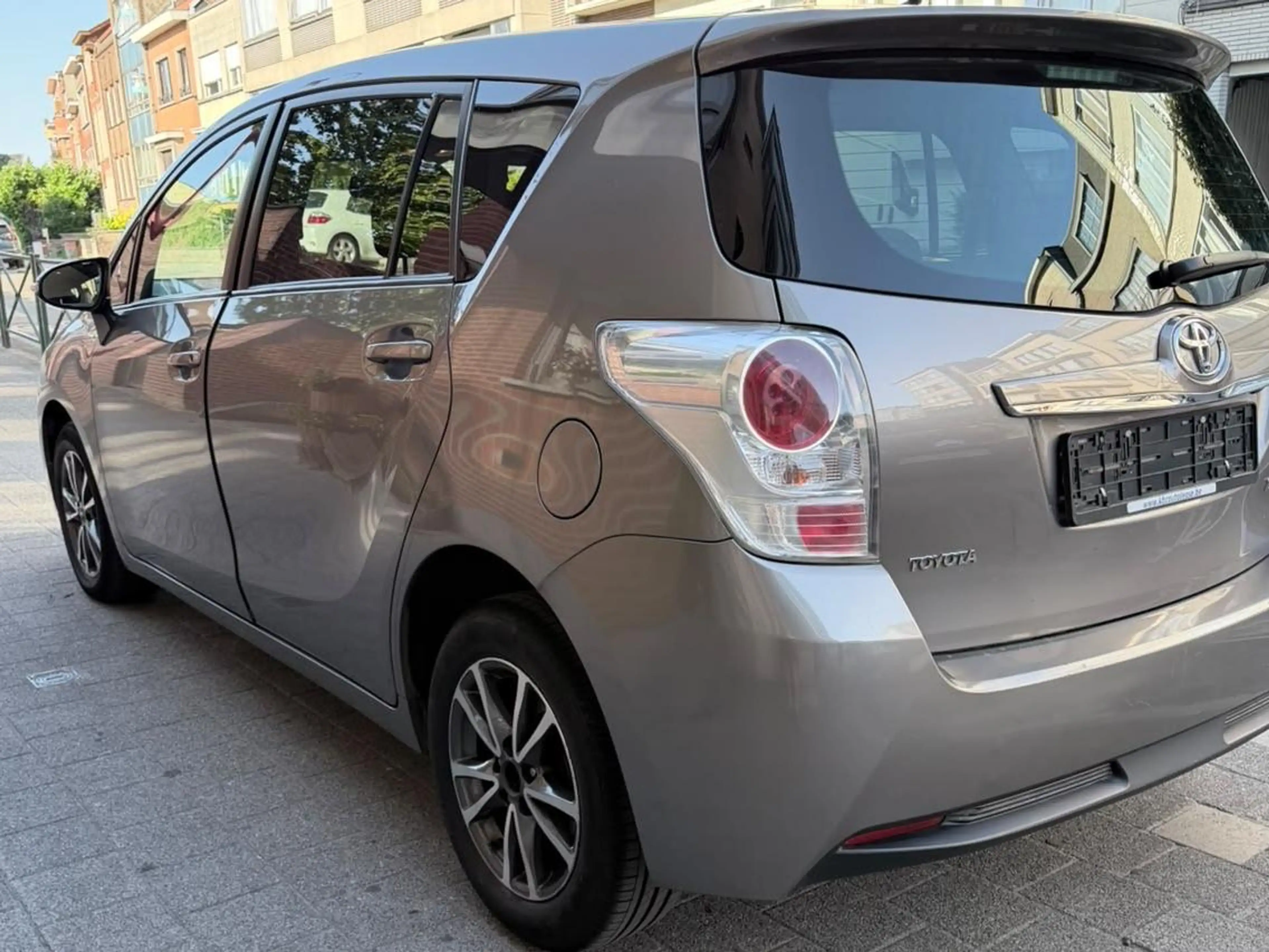 Toyota Verso Verso 1.6 D-4D Premium 7pl. — photo 2