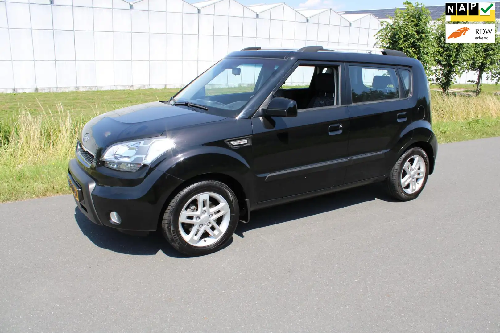 Kia Soul 1.6 X-tra Zwart - 1