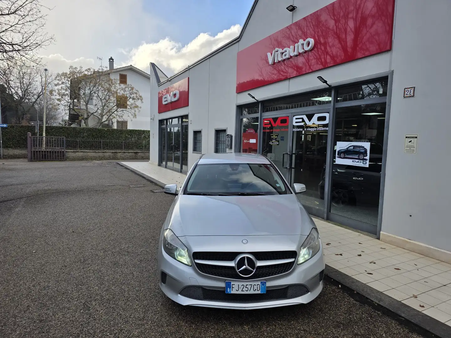 Mercedes-Benz A 160 Classe A - W176 d Executive auto my16 Silber - 1