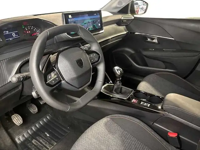 Peugeot 208 view 11