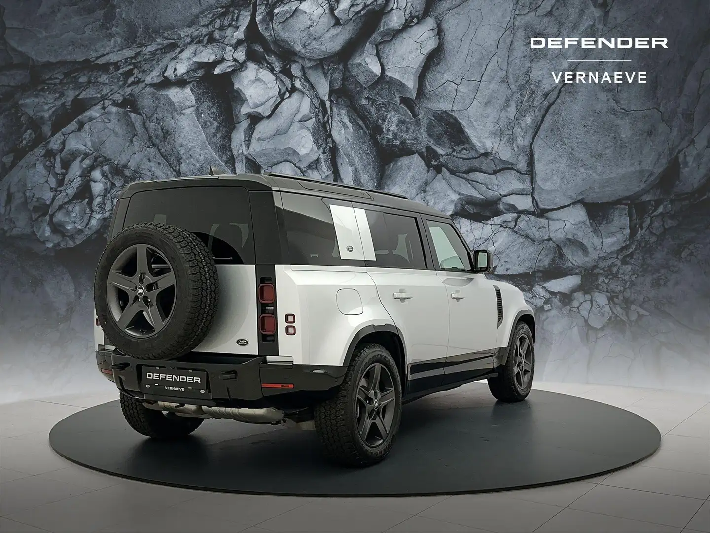 Land Rover Defender 110 D300 X-Dynamic SE AWD Aut. Gümüş rengi - 2