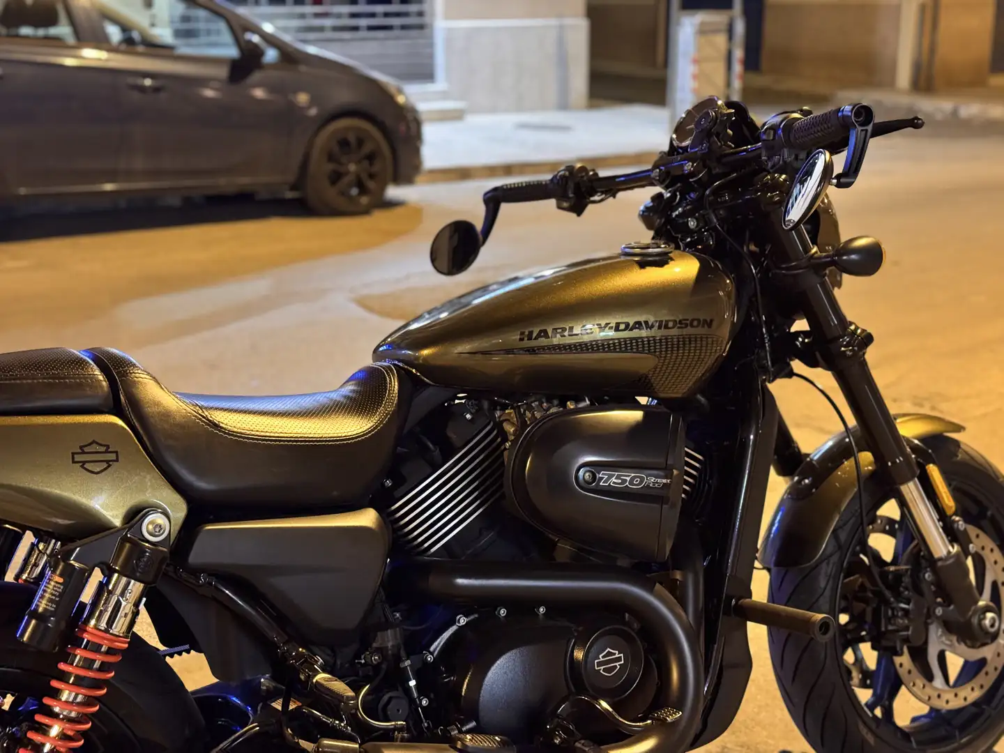 Harley-Davidson Street Rod 750 Groen - 1