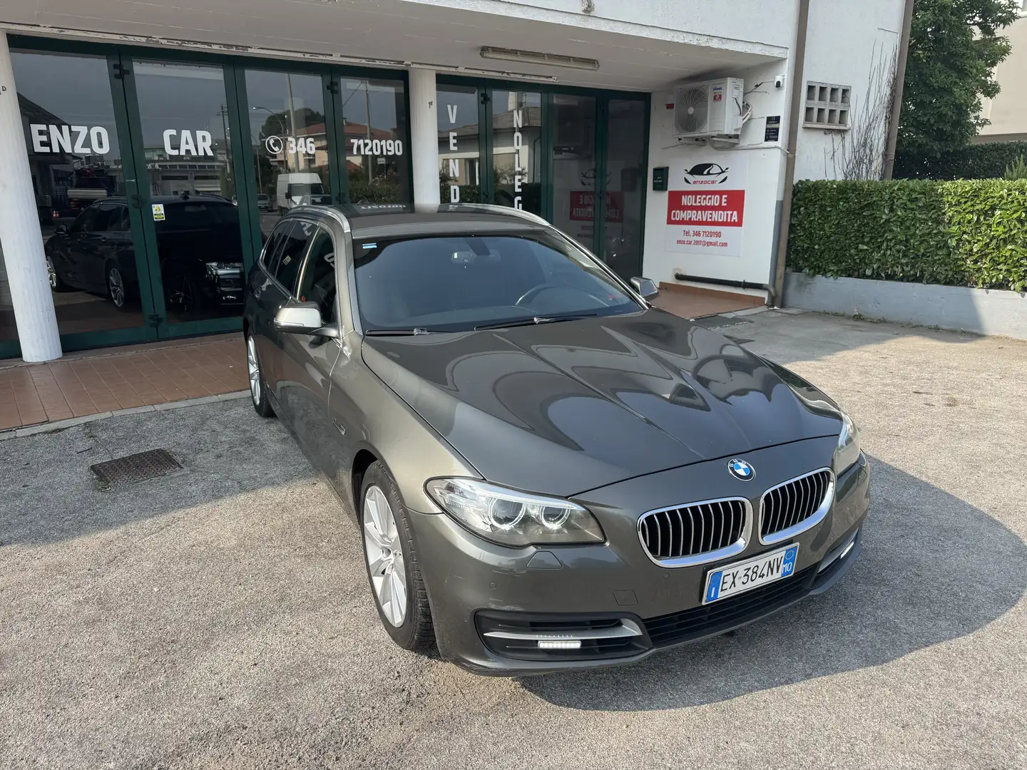 BMW 520 520d Touring xdrive Luxury 190cv auto Nero - 1