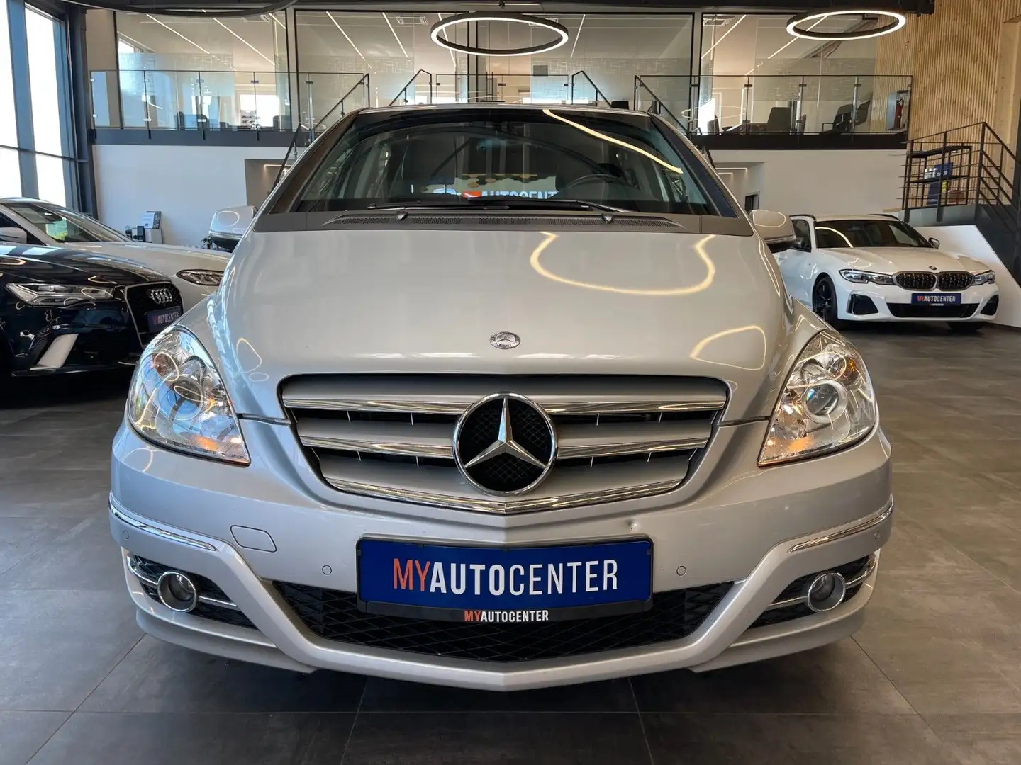 Mercedes-Benz B 200 B -Klasse *TEMPOMAT*SZHZ*PDC*AHK* Silber - 2