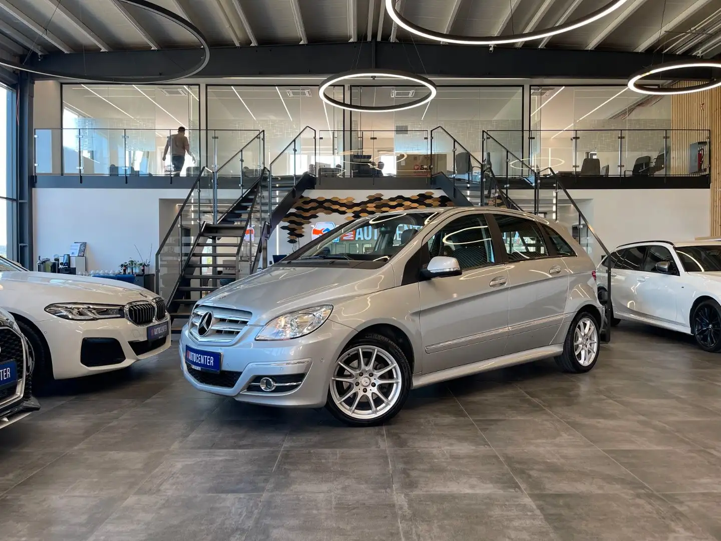 Mercedes-Benz B 200 B -Klasse *TEMPOMAT*SZHZ*PDC*AHK* Silber - 1
