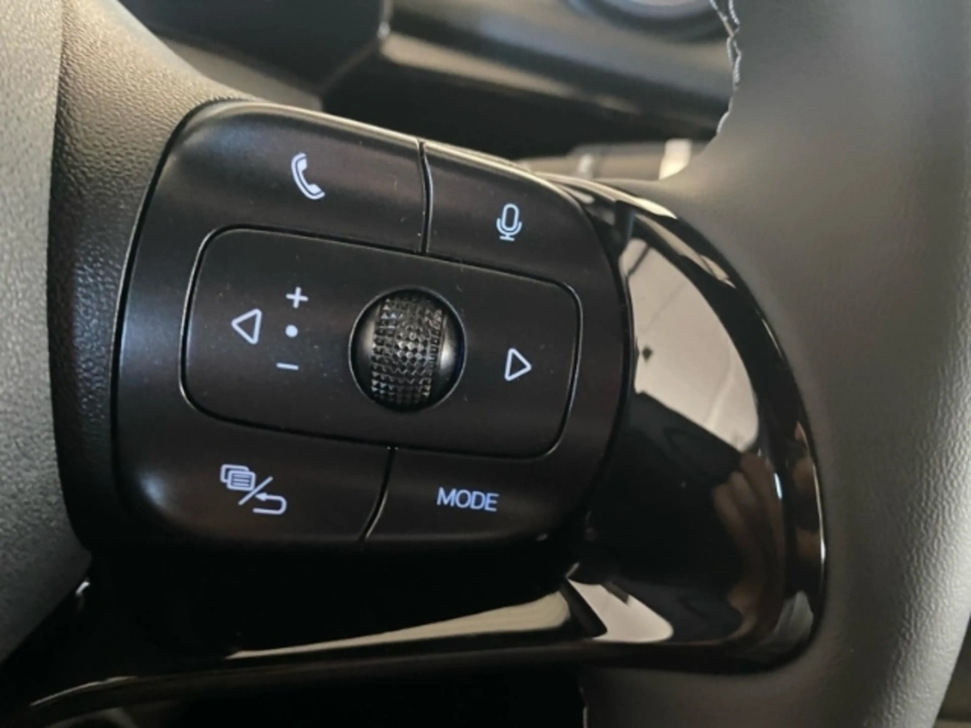 BYD Dolphin Comfort Apple CarPlay Navigationssystem Sitzheizun — photo 15