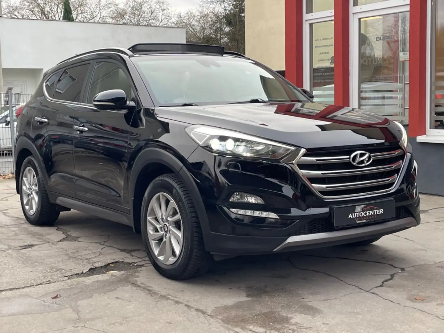 Hyundai TUCSON Style 4WD*PANORAMA*R-KAM*SZH-SZB*VOLL* Schwarz - 2