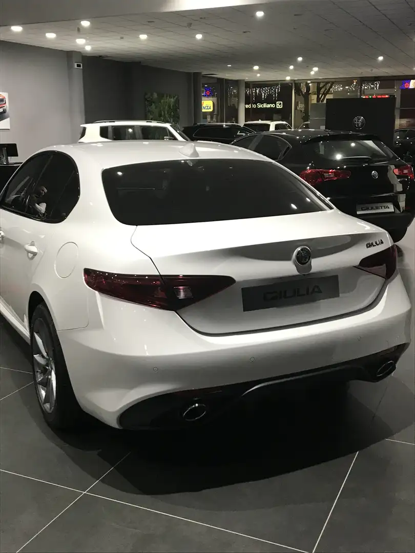 Alfa Romeo Giulia 2.2 t Sport Edition 180cv auto - 1