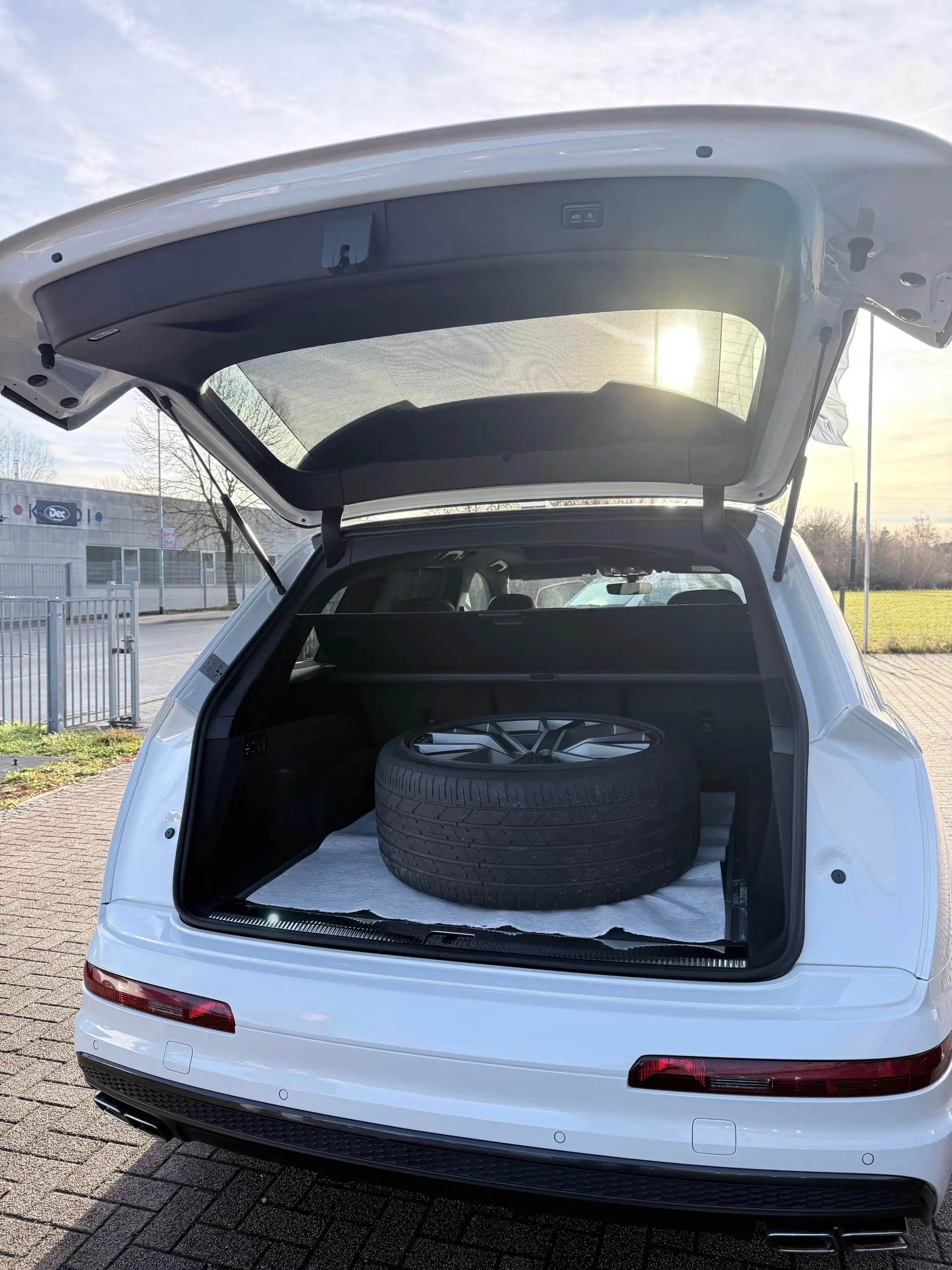 Audi SQ7 4.0 TDI quattro — photo 9