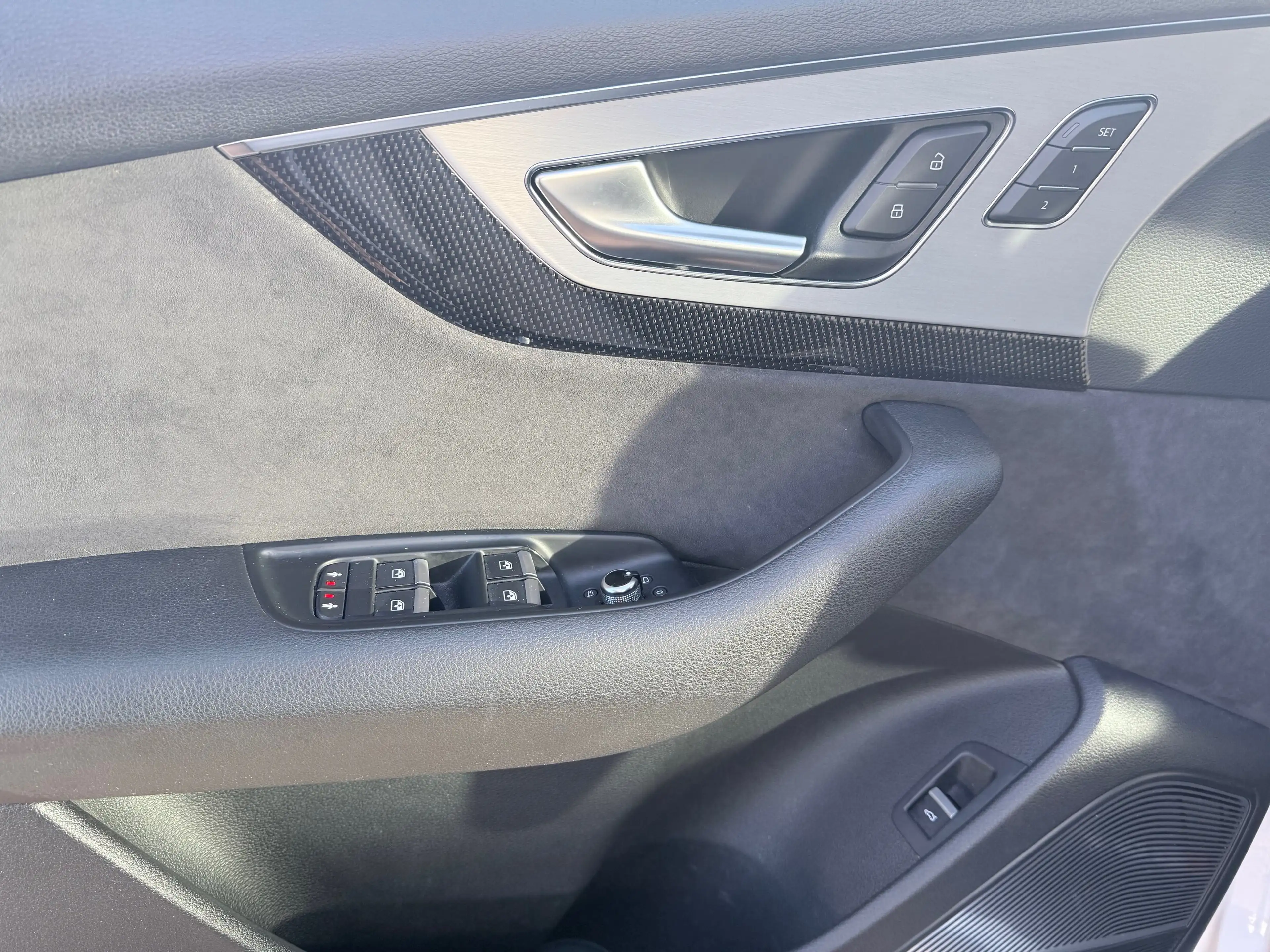 Audi SQ7 4.0 TDI quattro — photo 11