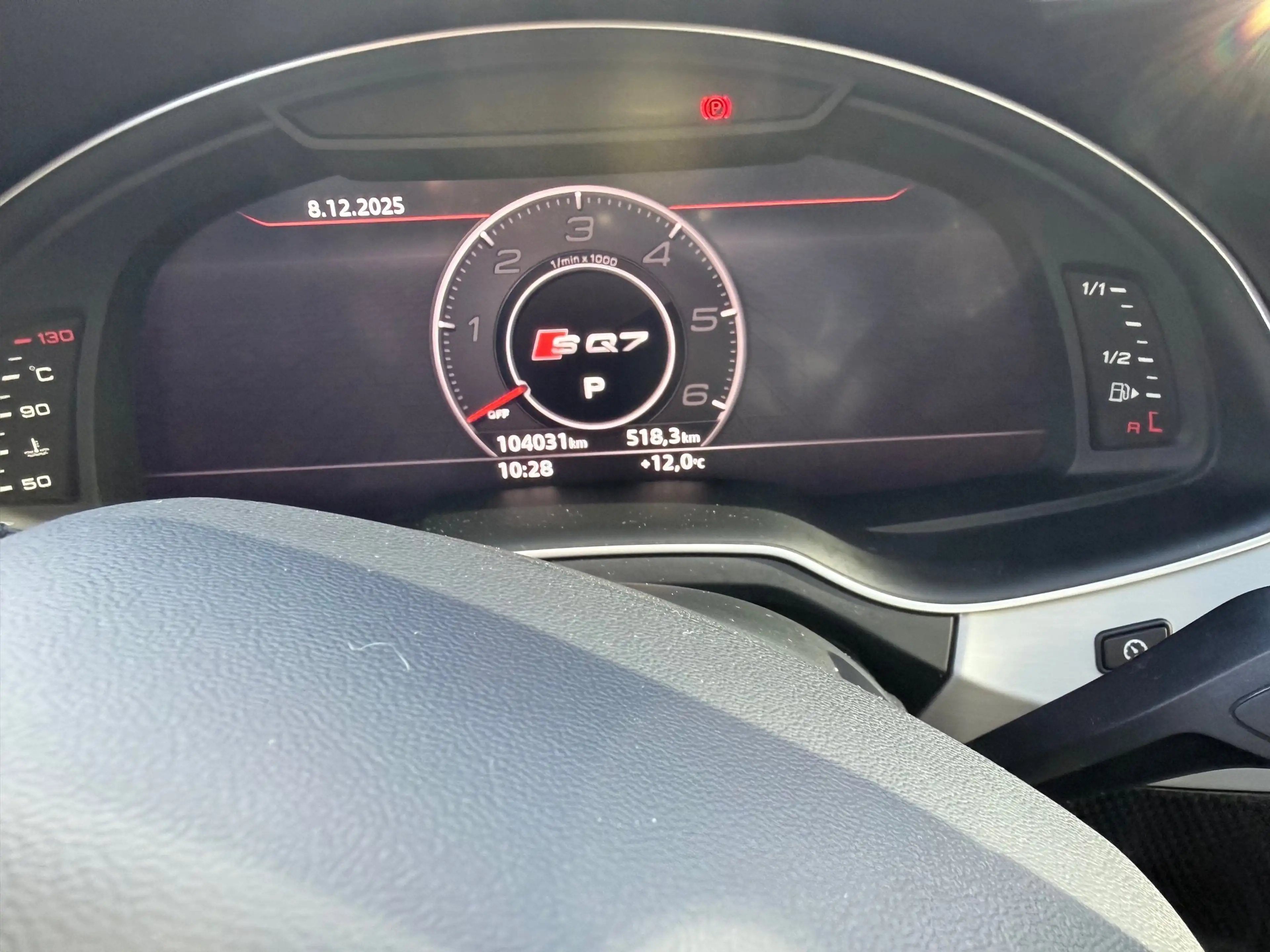 Audi SQ7 4.0 TDI quattro — photo 13